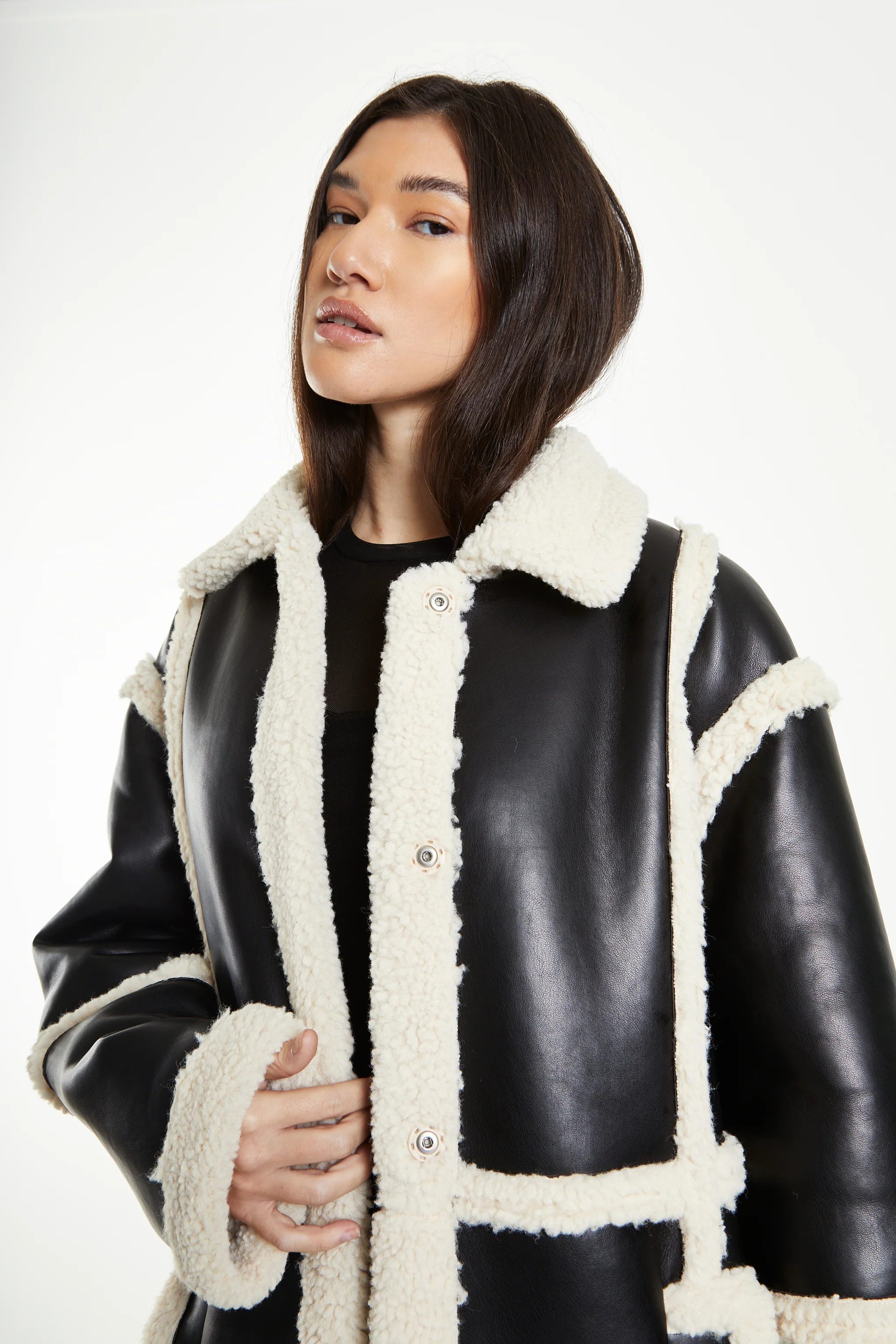 Glamorous Black Cream Long Shearling Seamed Coat with Collar - Image 3