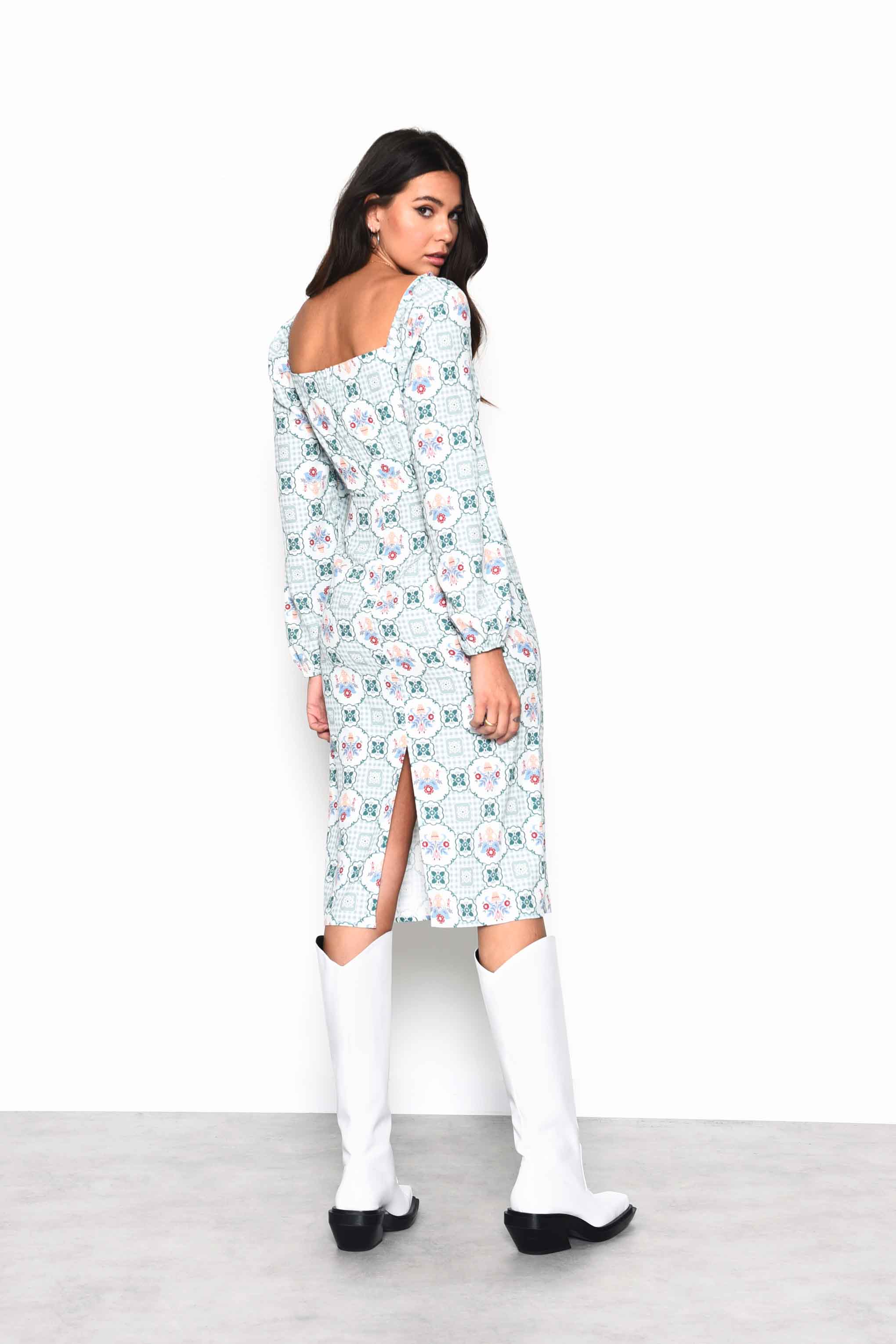 Glamorous Green Floral Gingham Square Neck Midi Dress with Centre Back Split - Image 2
