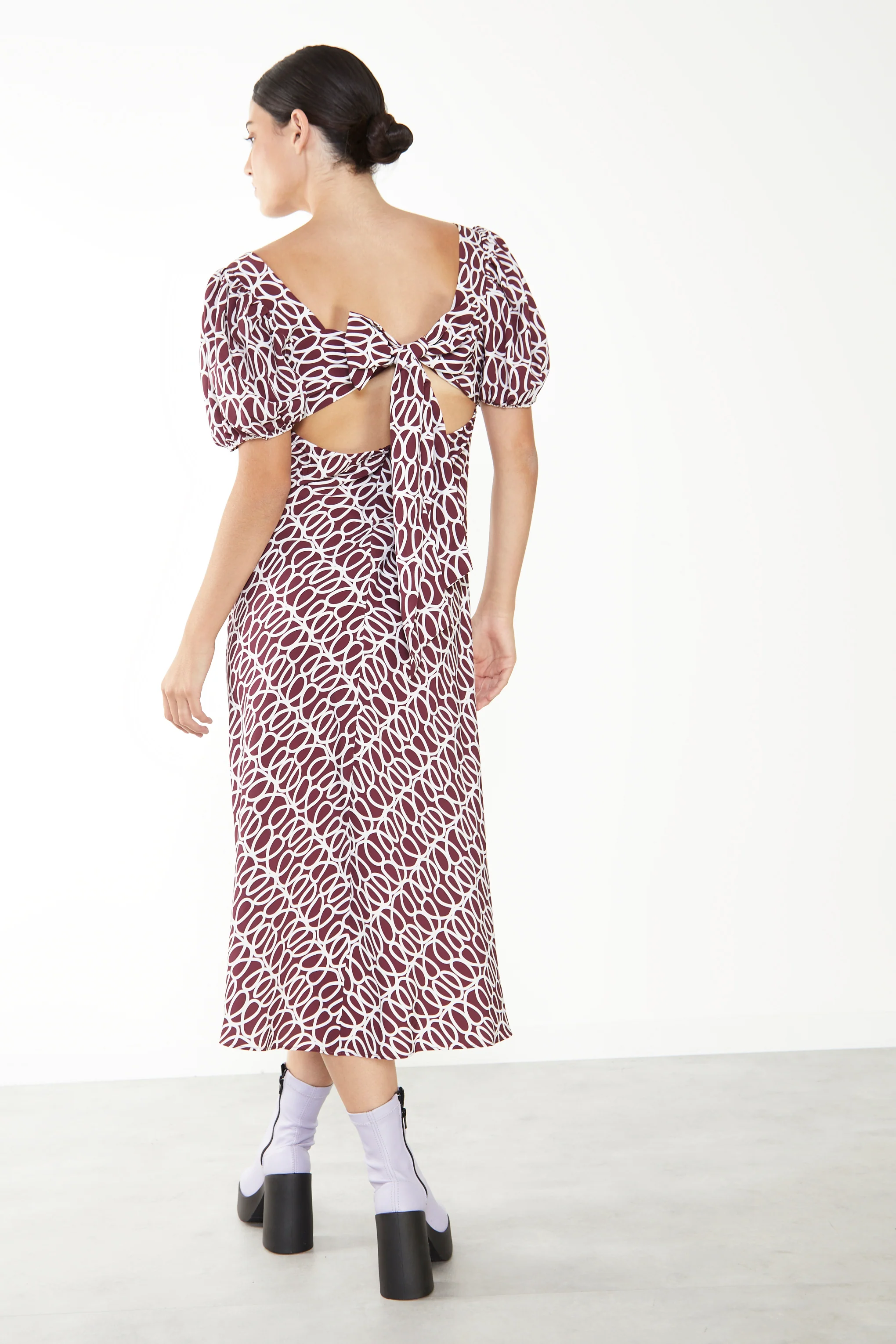 Glamorous Short Puff Sleeve Maxi Dress with Tie Back Detail - Image 4