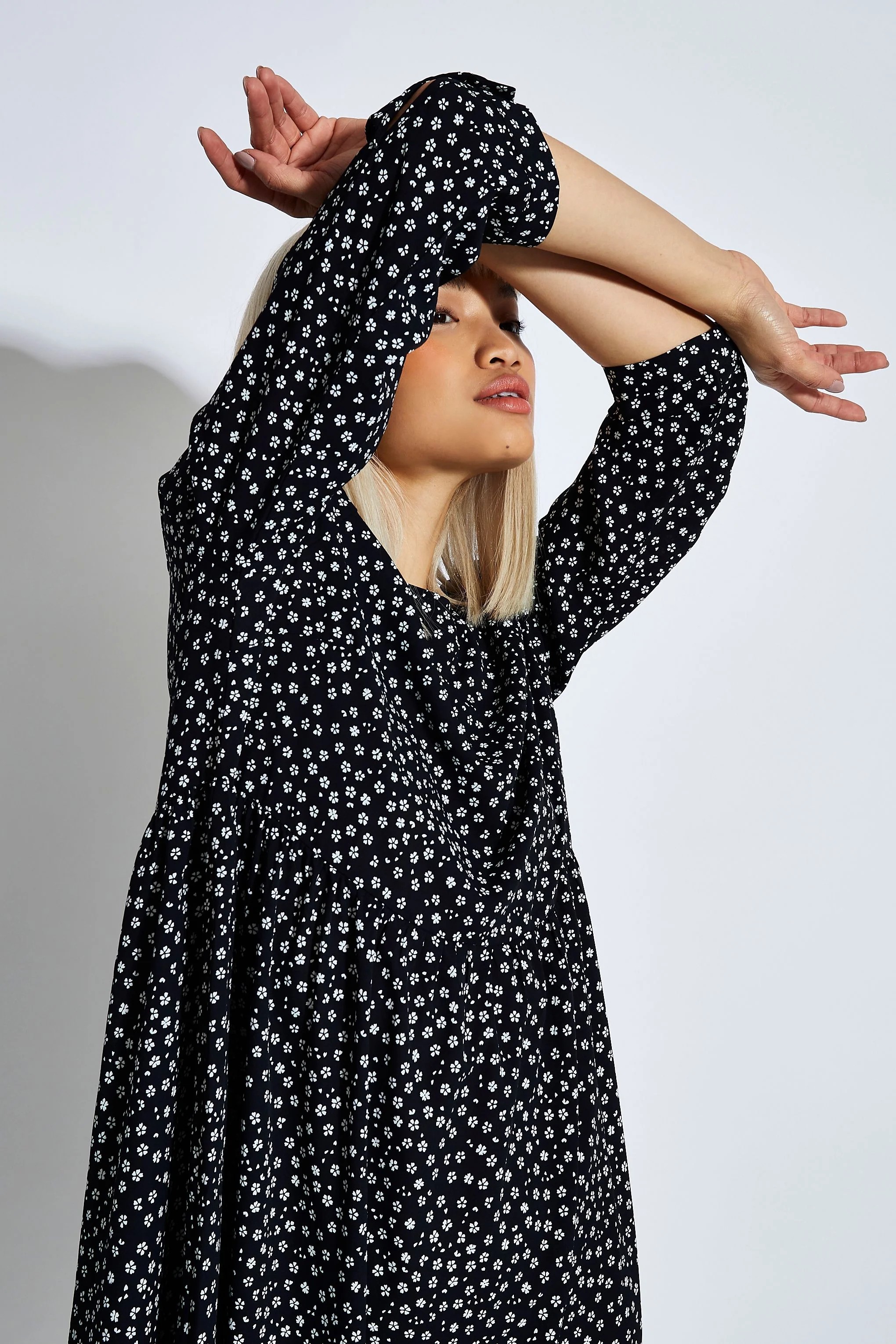 Glamorous Black White Mini Ditsy 3/4 Length Sleeve Midi Dress - Image 4