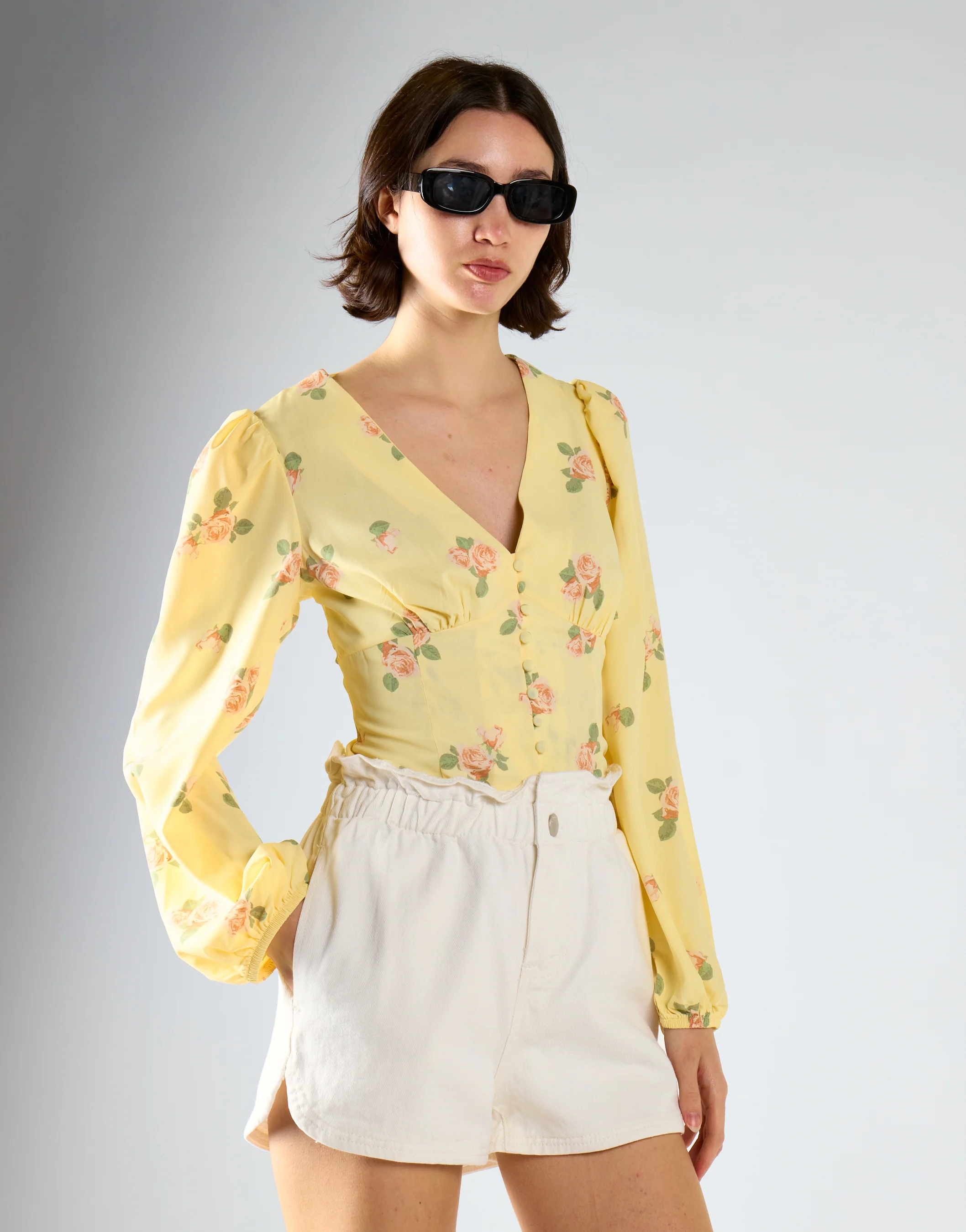 Glamorous Off White Paper bag High Waisted Shorts - Image 3