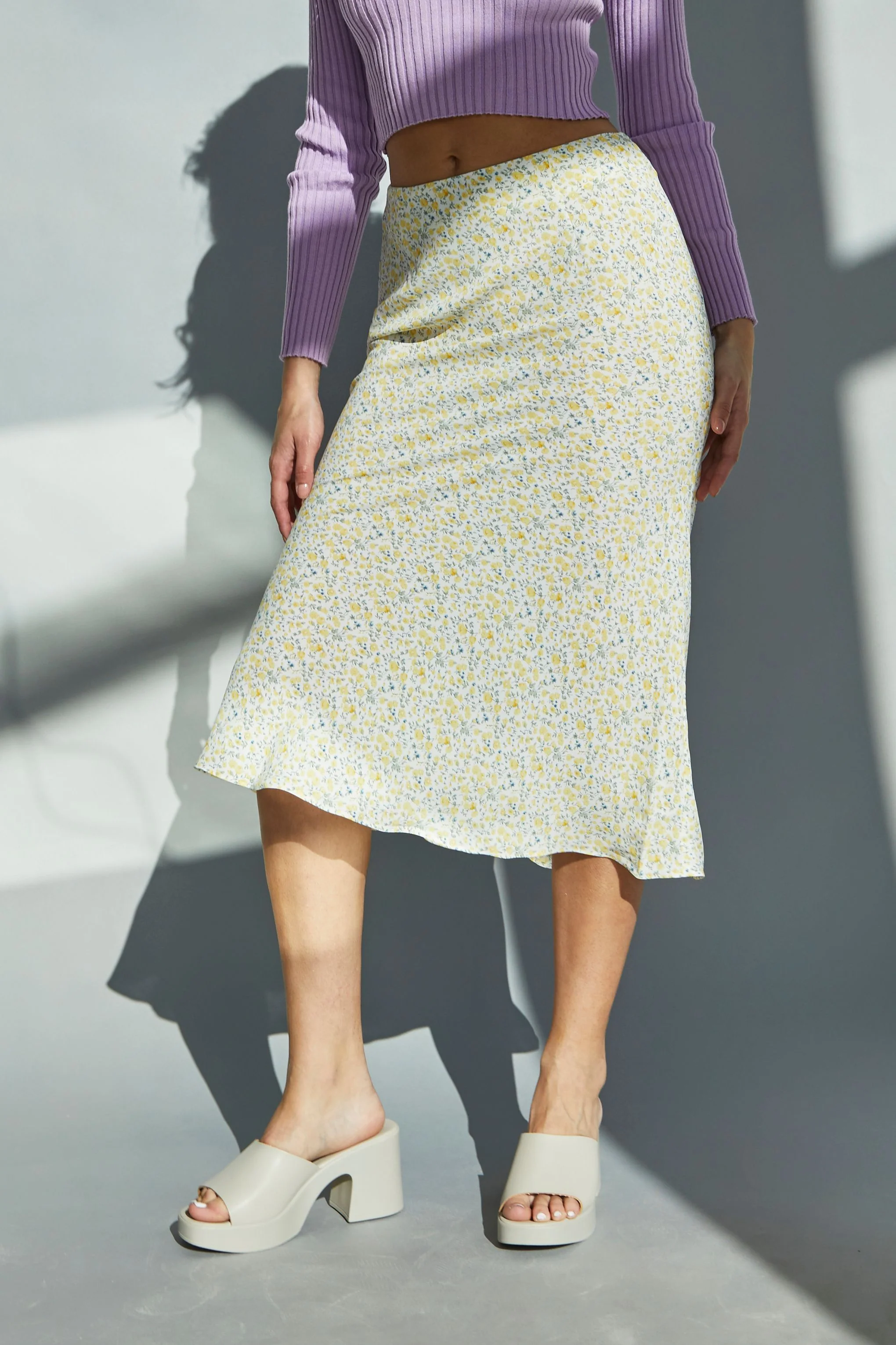 Glamorous Yellow Vintage Daisy Midi Skirt - Image 4