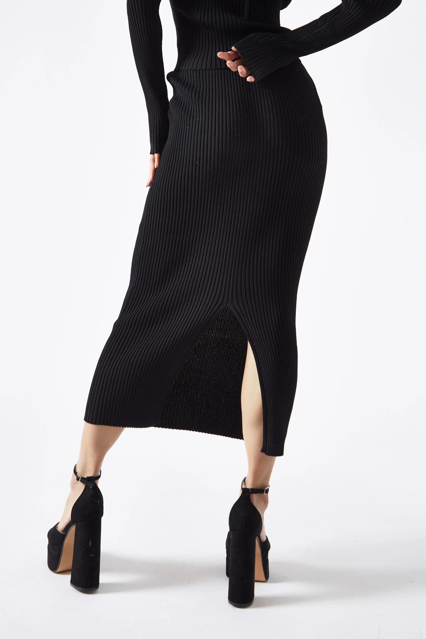 Black High-Waist Knit Midaxi-Skirt - Image 4
