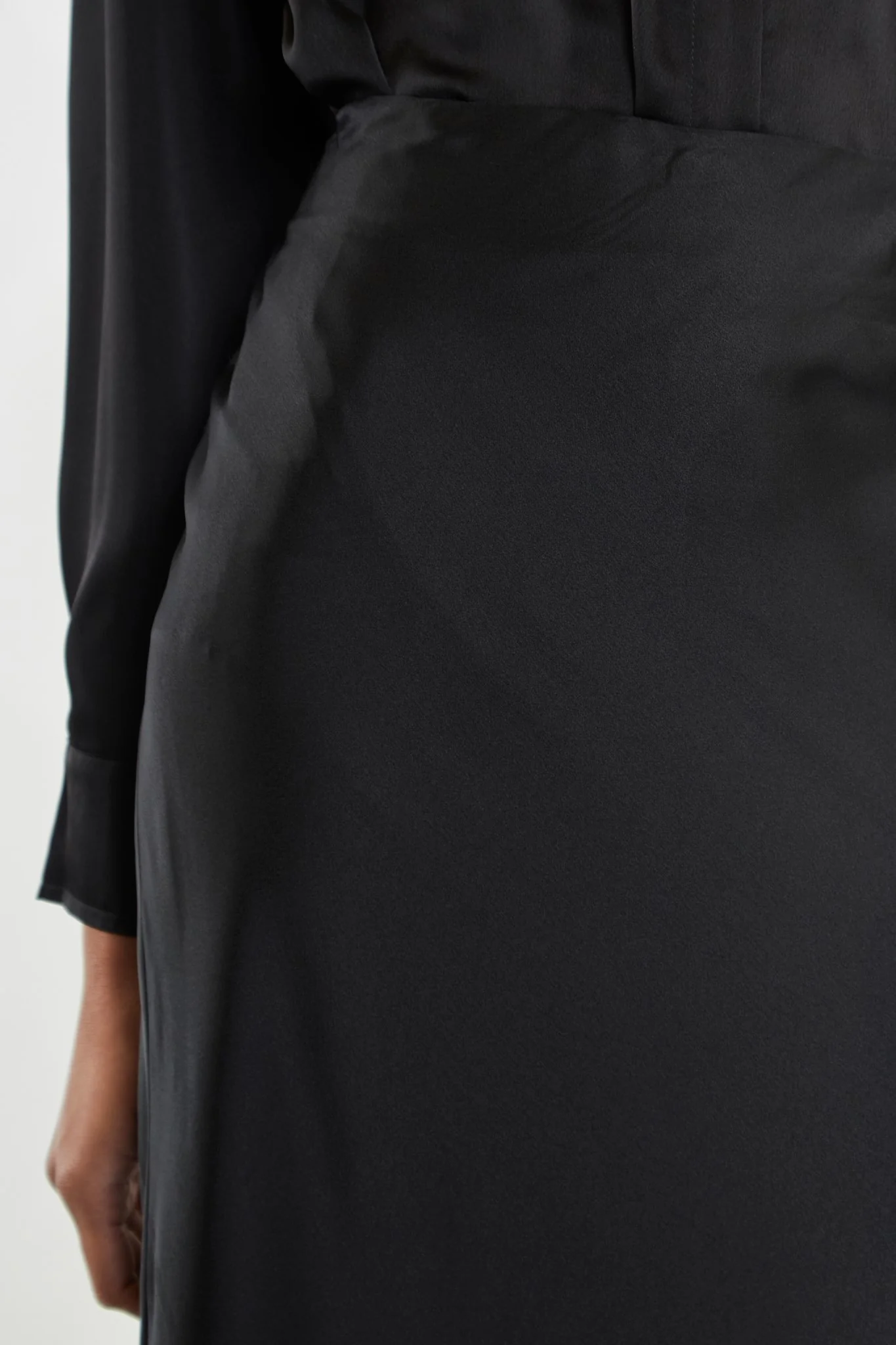 Black Bias-Cut Maxi-skirt - Image 4