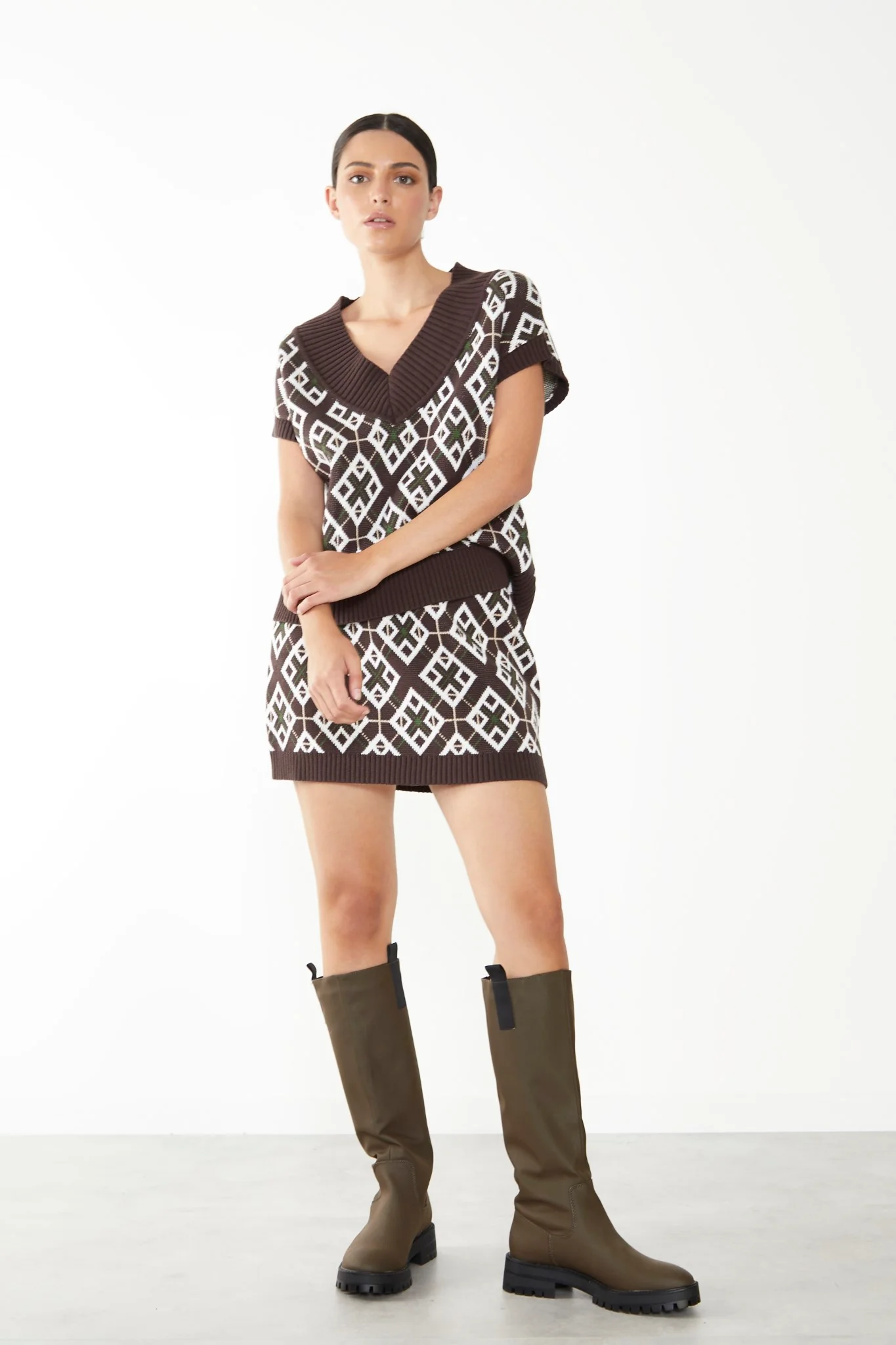 Glamorous Care Brown Geometric Print V-Neck Top - Image 3