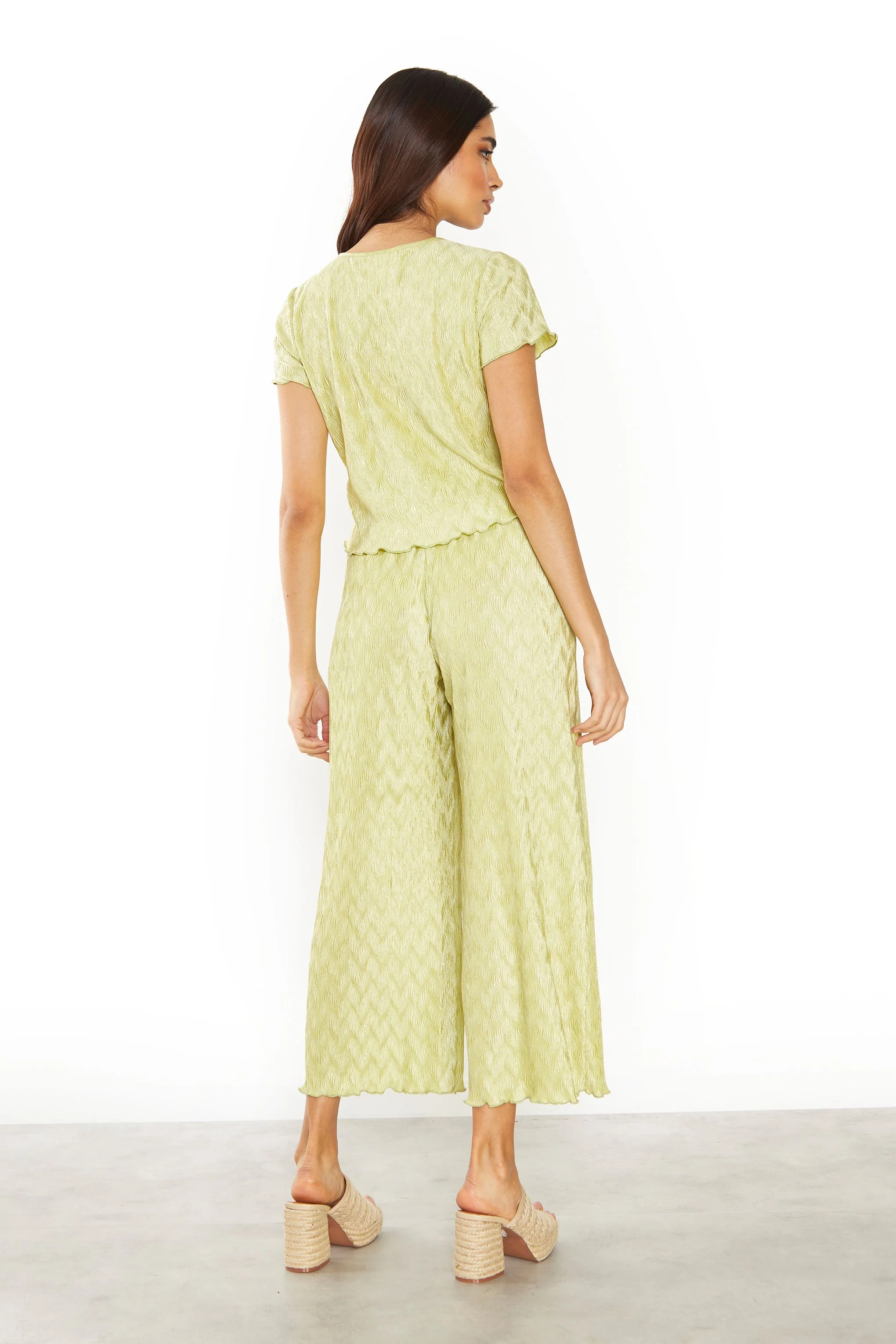 Glamorous Green Plisse Short Sleeve Lettuce Hem Top - Image 3