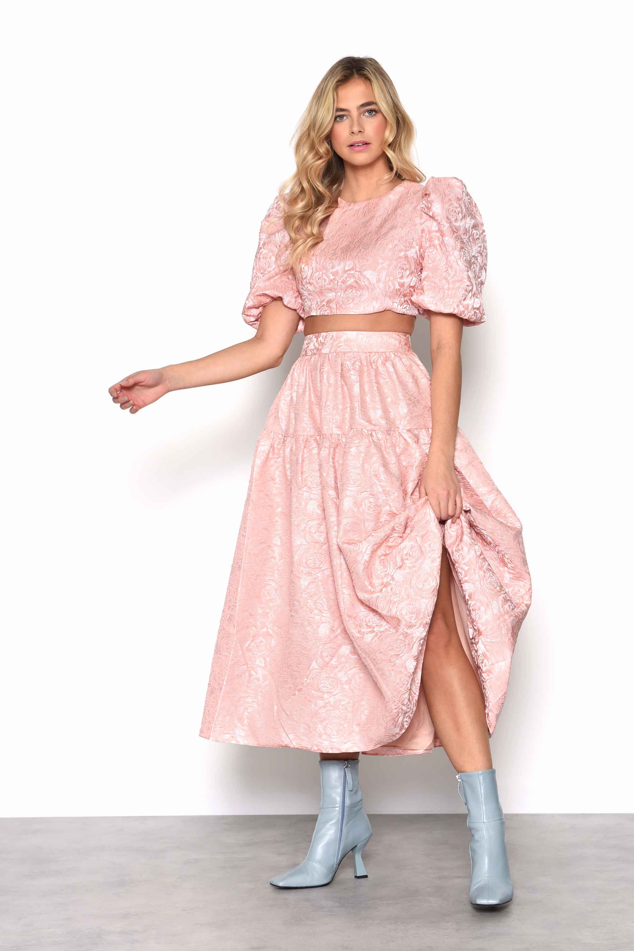 Glamorous Light Coral Jacquard Puff Sleeve Crop Top with Lace up Back - Image 3