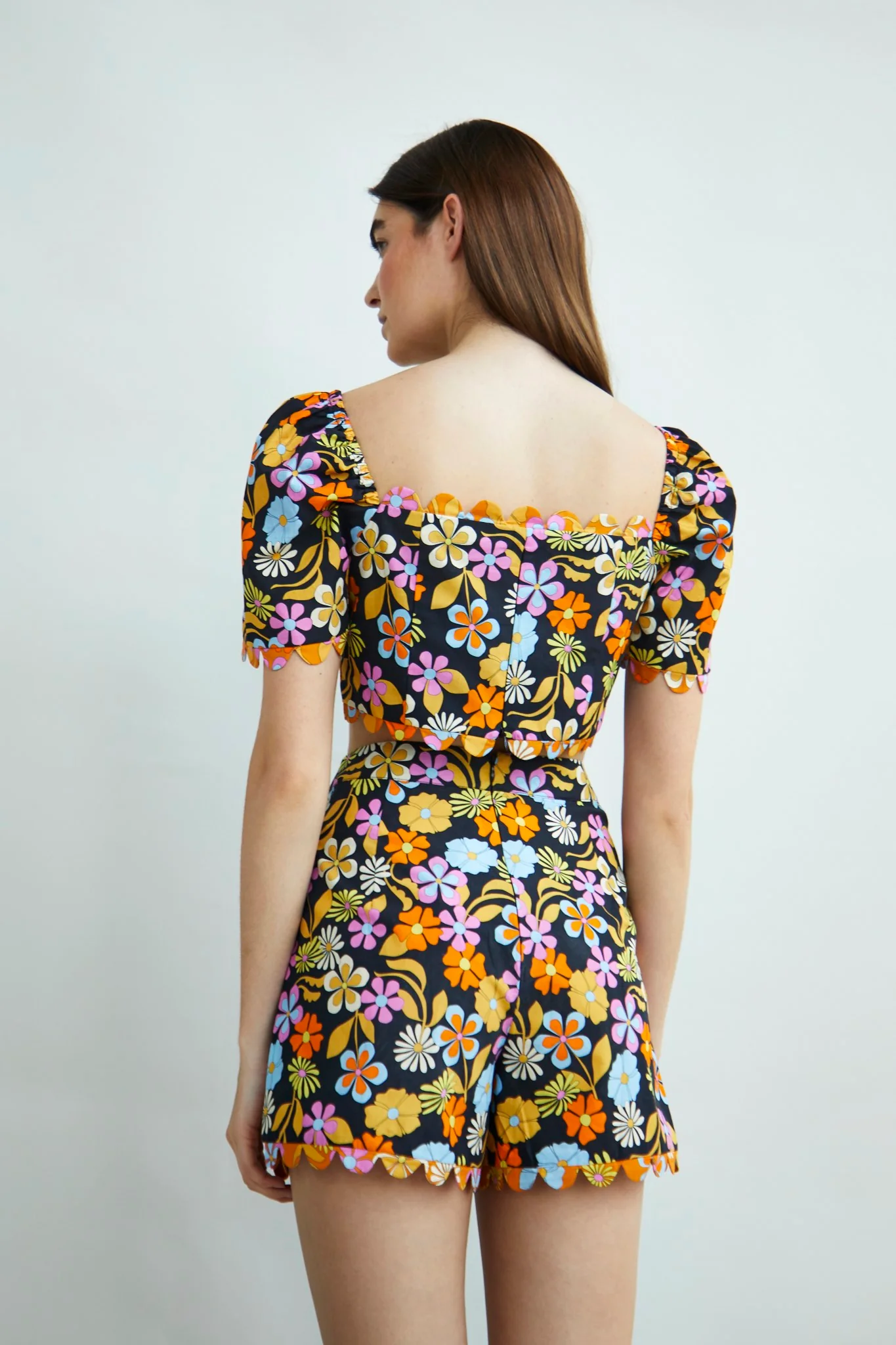 Glamorous Collection Scalloped Edge Crop Top - Image 2