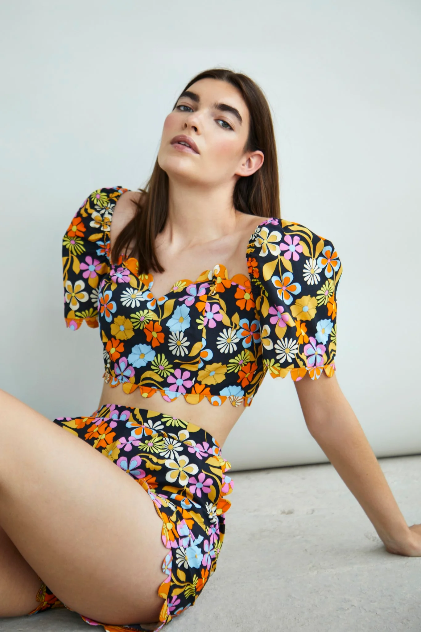 Glamorous Collection Scalloped Edge Crop Top - Image 3