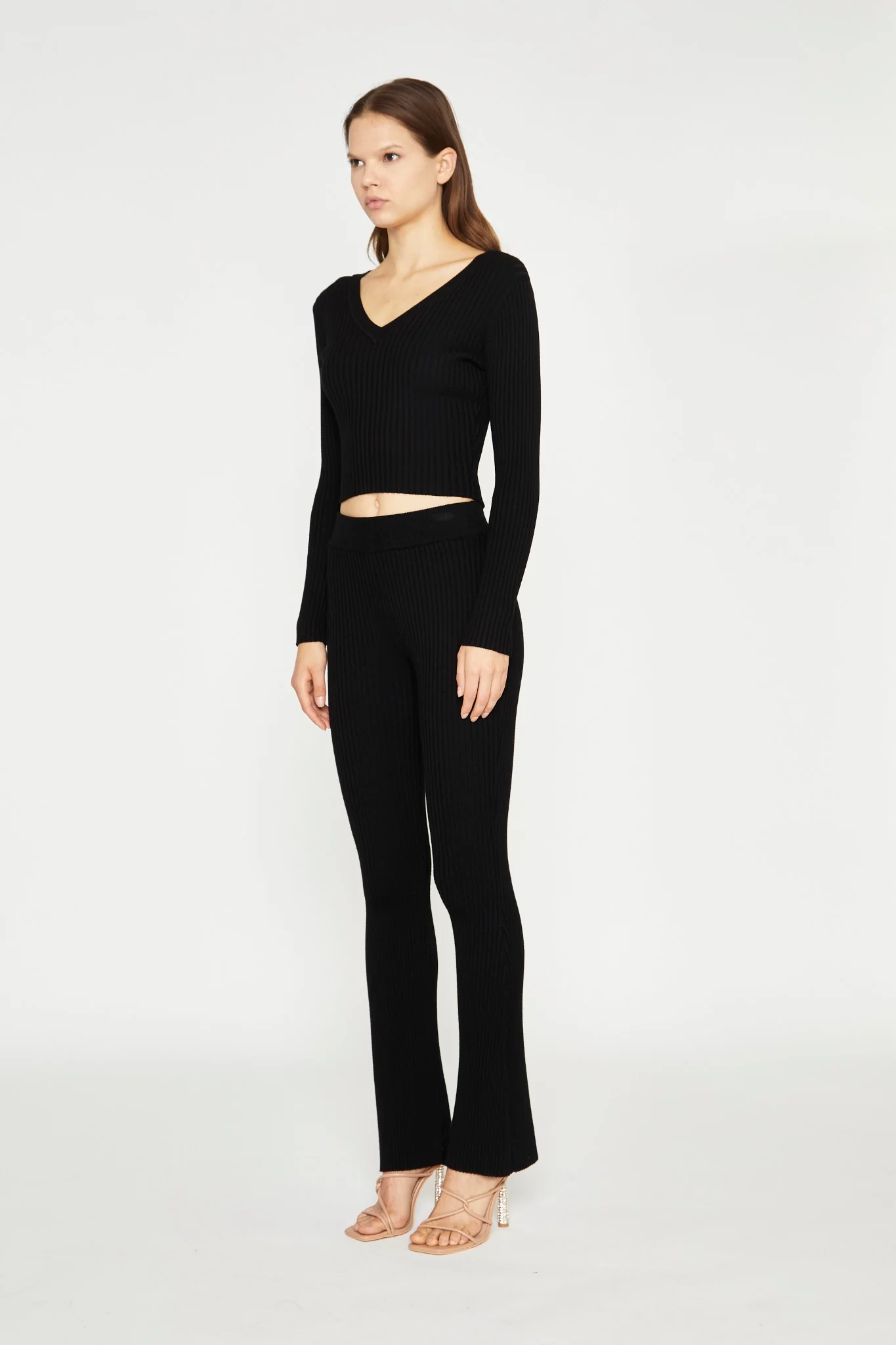 Black Knitted V-Neck Crop-Top - Image 4