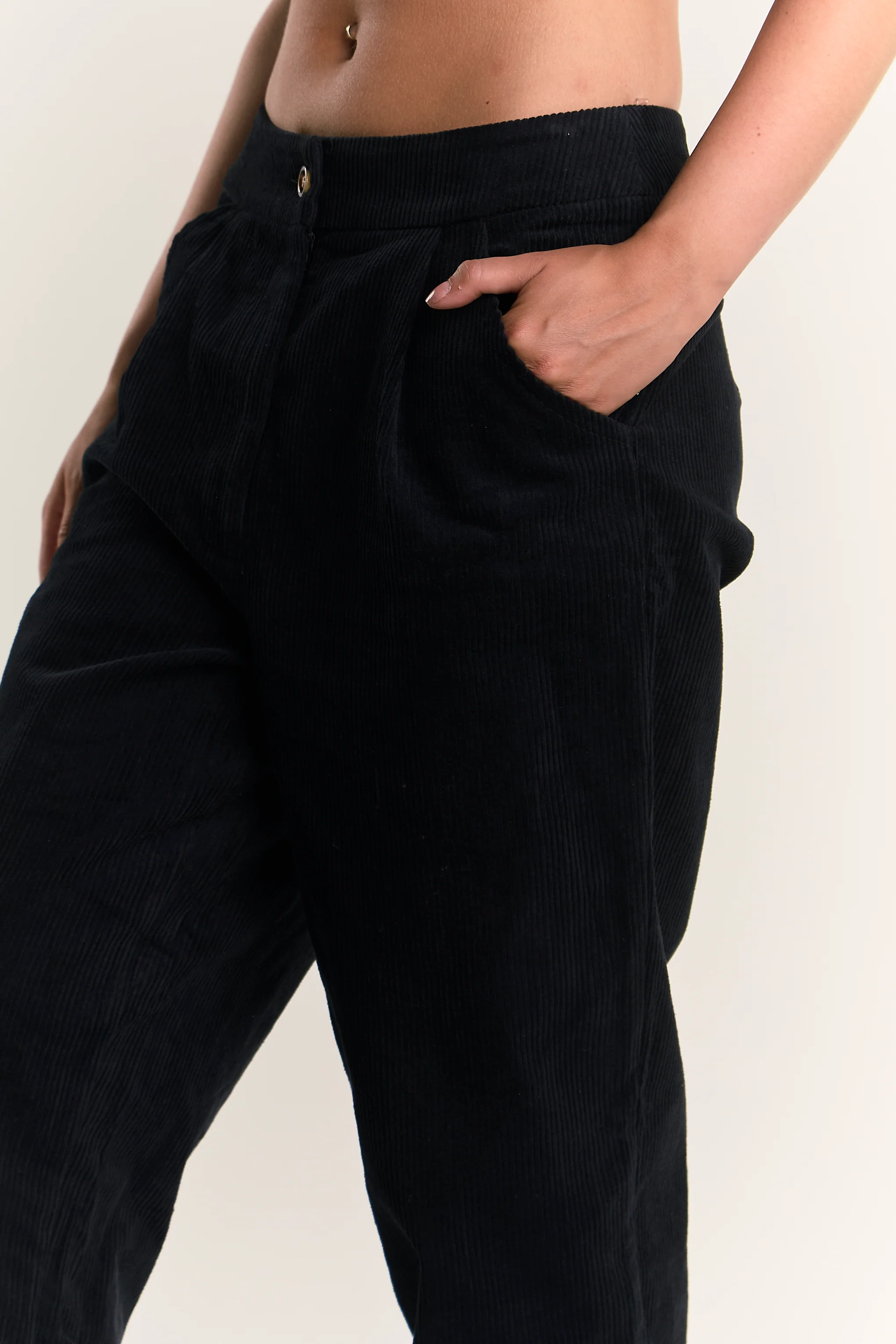 Glamorous Black Cuffed Ankle Cargo Trousers - Image 4
