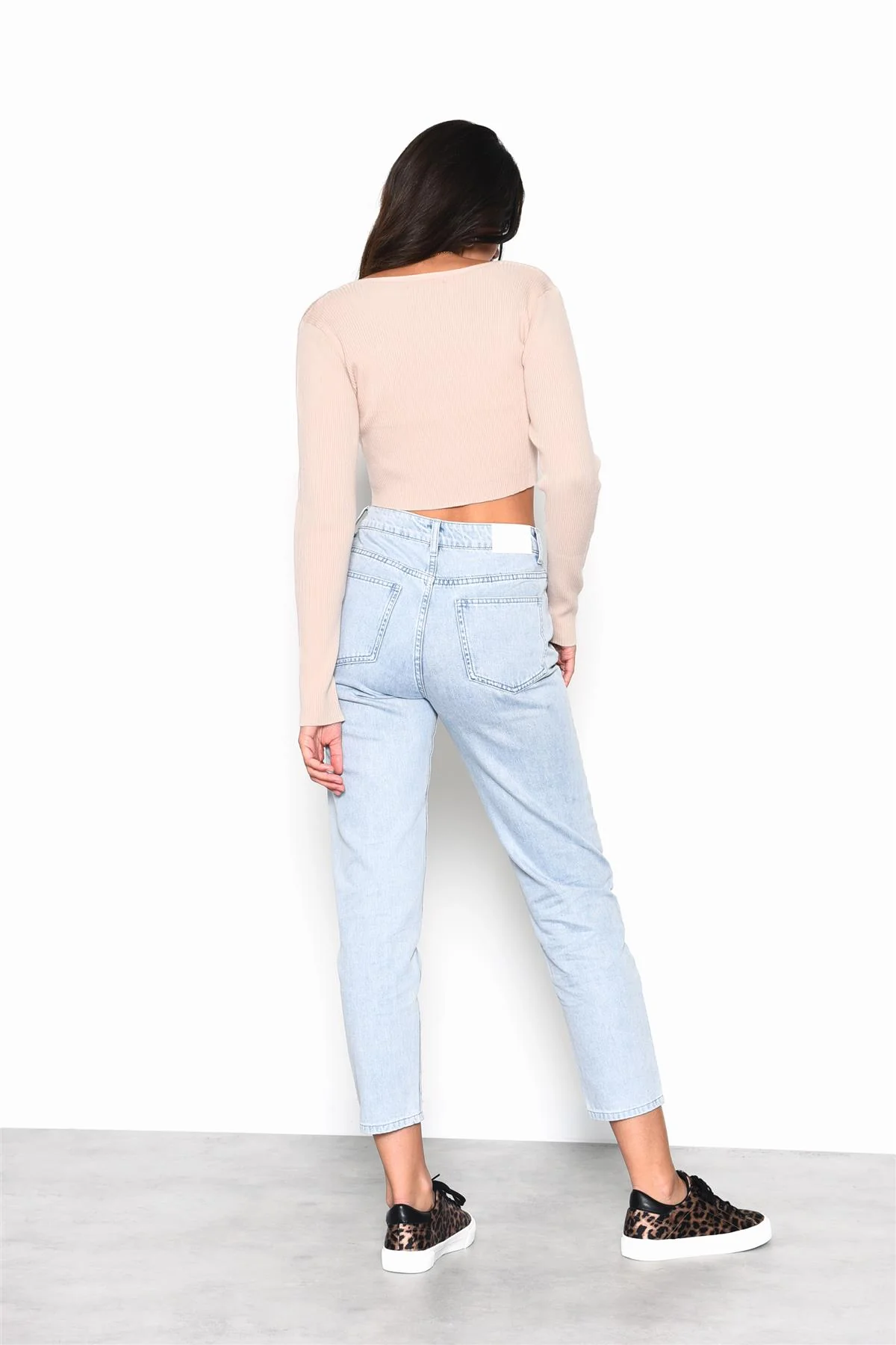 Light-Blue-Wash High-Waisted Crop-Jeans - Image 2