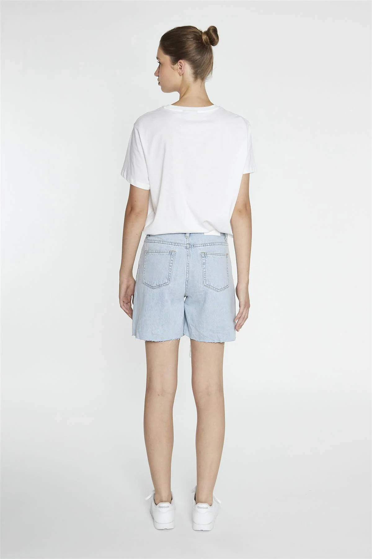 Light Blue-Wash Loose Fit Denim-Shorts - Image 2