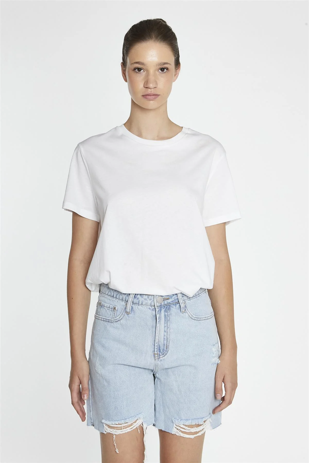 Light Blue-Wash Loose Fit Denim-Shorts - Image 3