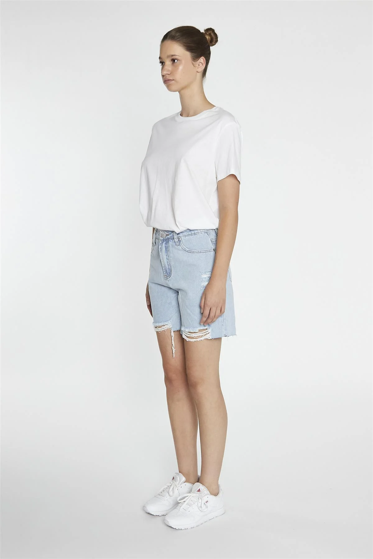 Light Blue-Wash Loose Fit Denim-Shorts - Image 4