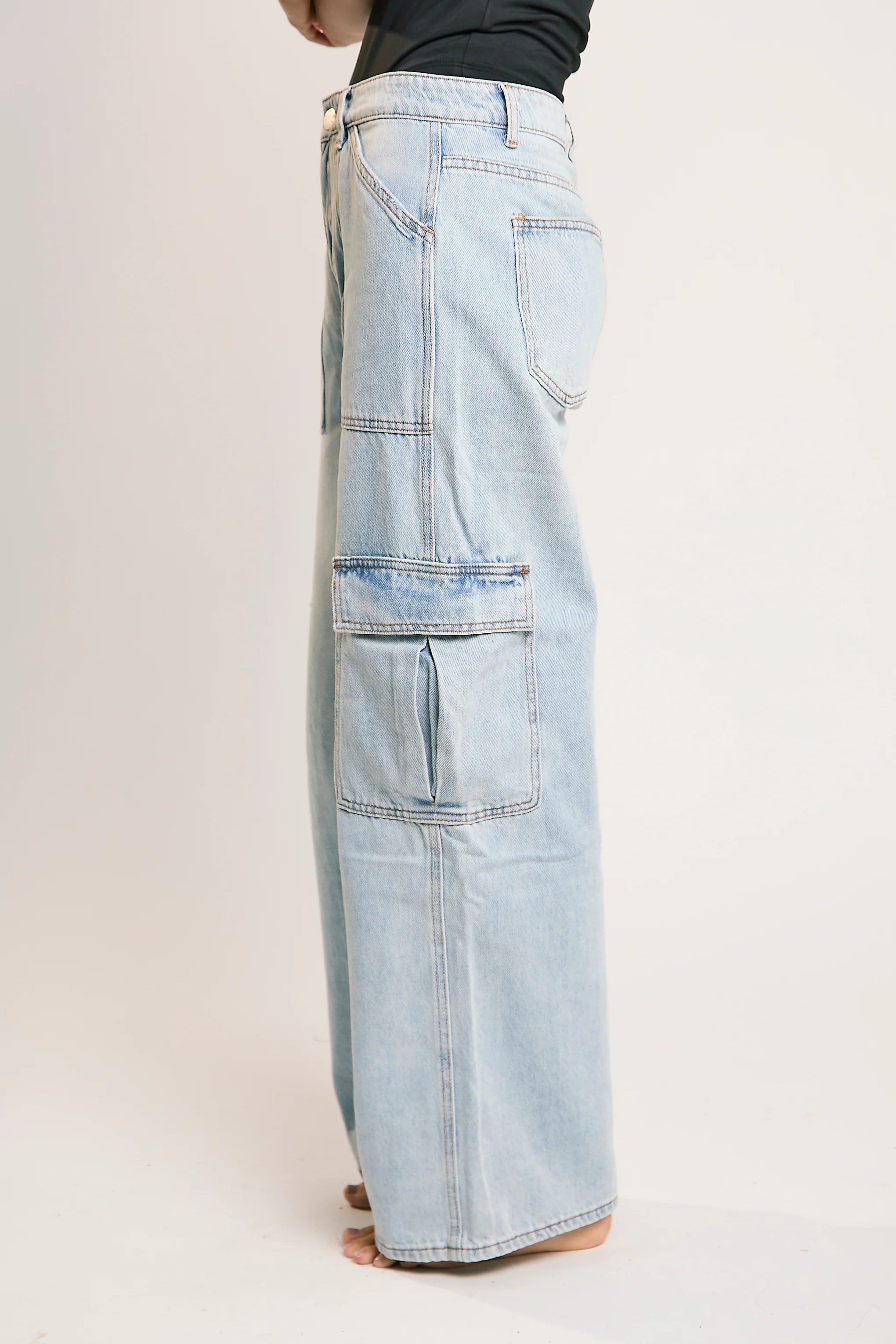Light Stonewash Cargo Wide-Leg-Jeans - Image 3