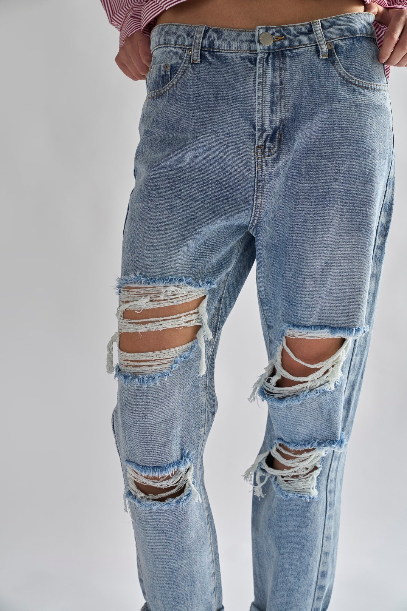 Light Vintage Wash Distressed Boyfriend Jeans. - Image 4