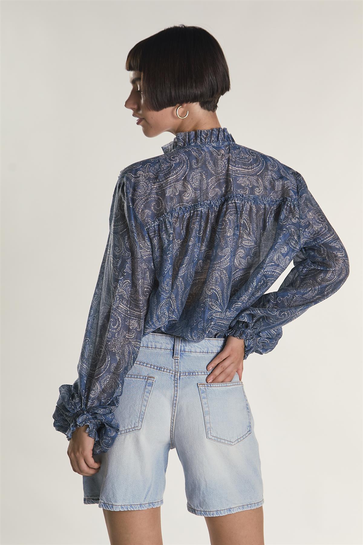 Mid Waist Loose Fit Denim Shorts - Light Vintage Wash - Image 2