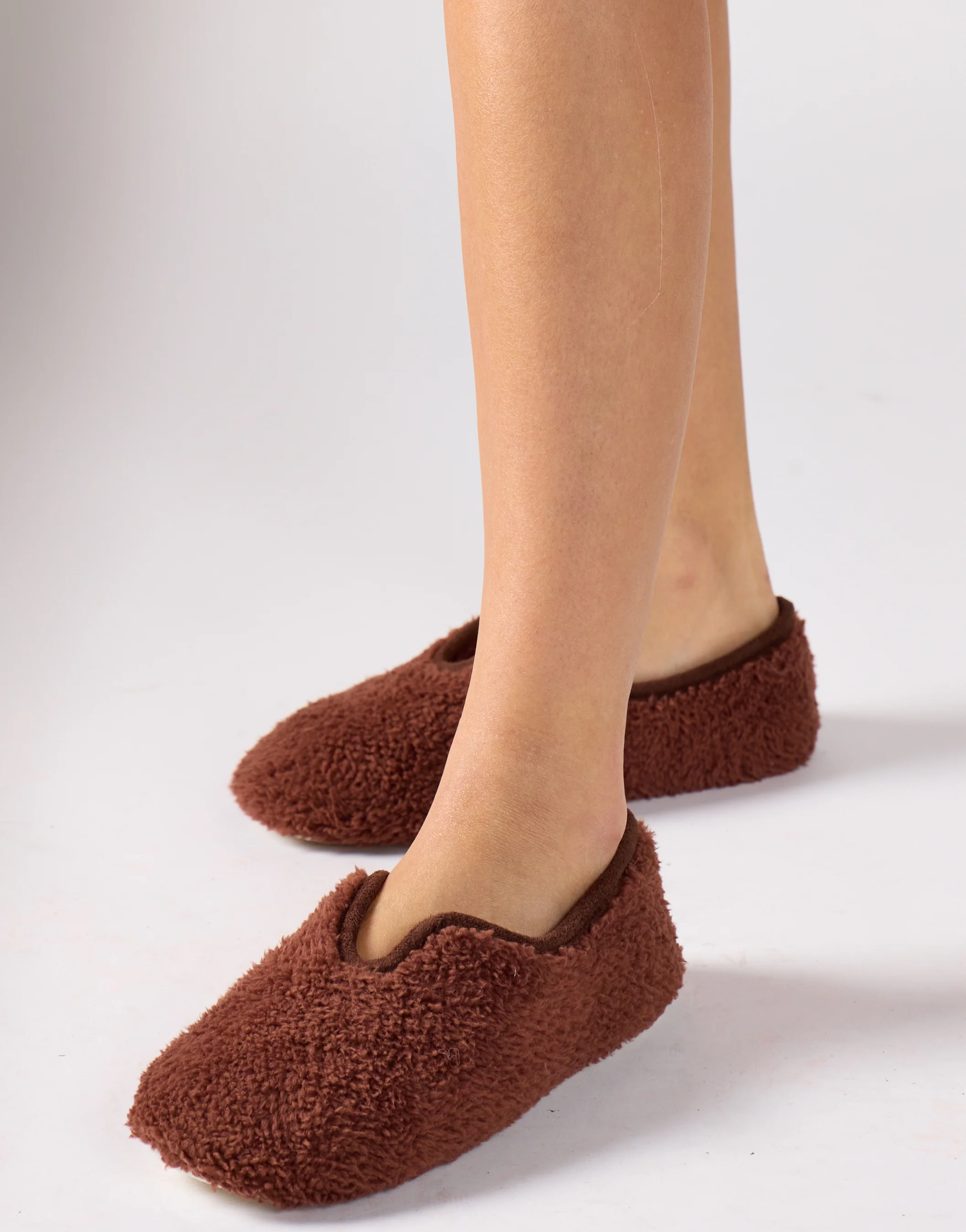 Mocha fluffy slippers - Image 4