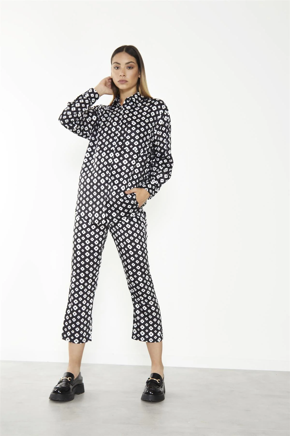 Mono-Geo Flower Classic-Shirt - Image 3