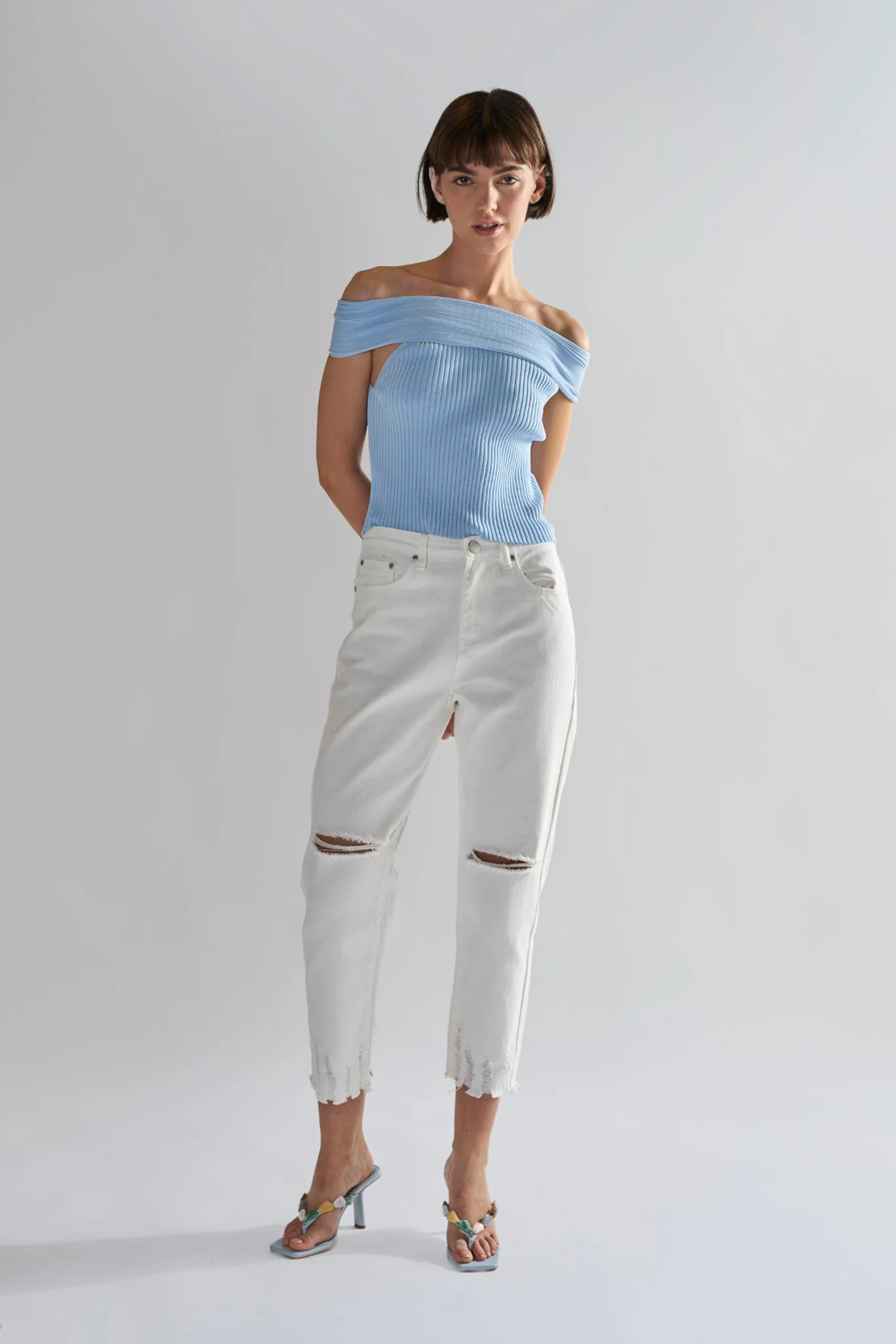 Off-White Ripped Cropped-Jeans - Image 4