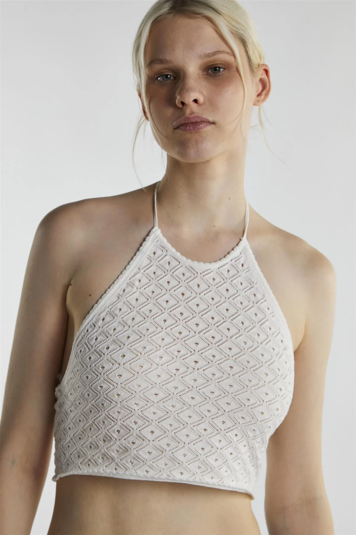 Off White Tie Neck Halter Crop-Top - Image 4