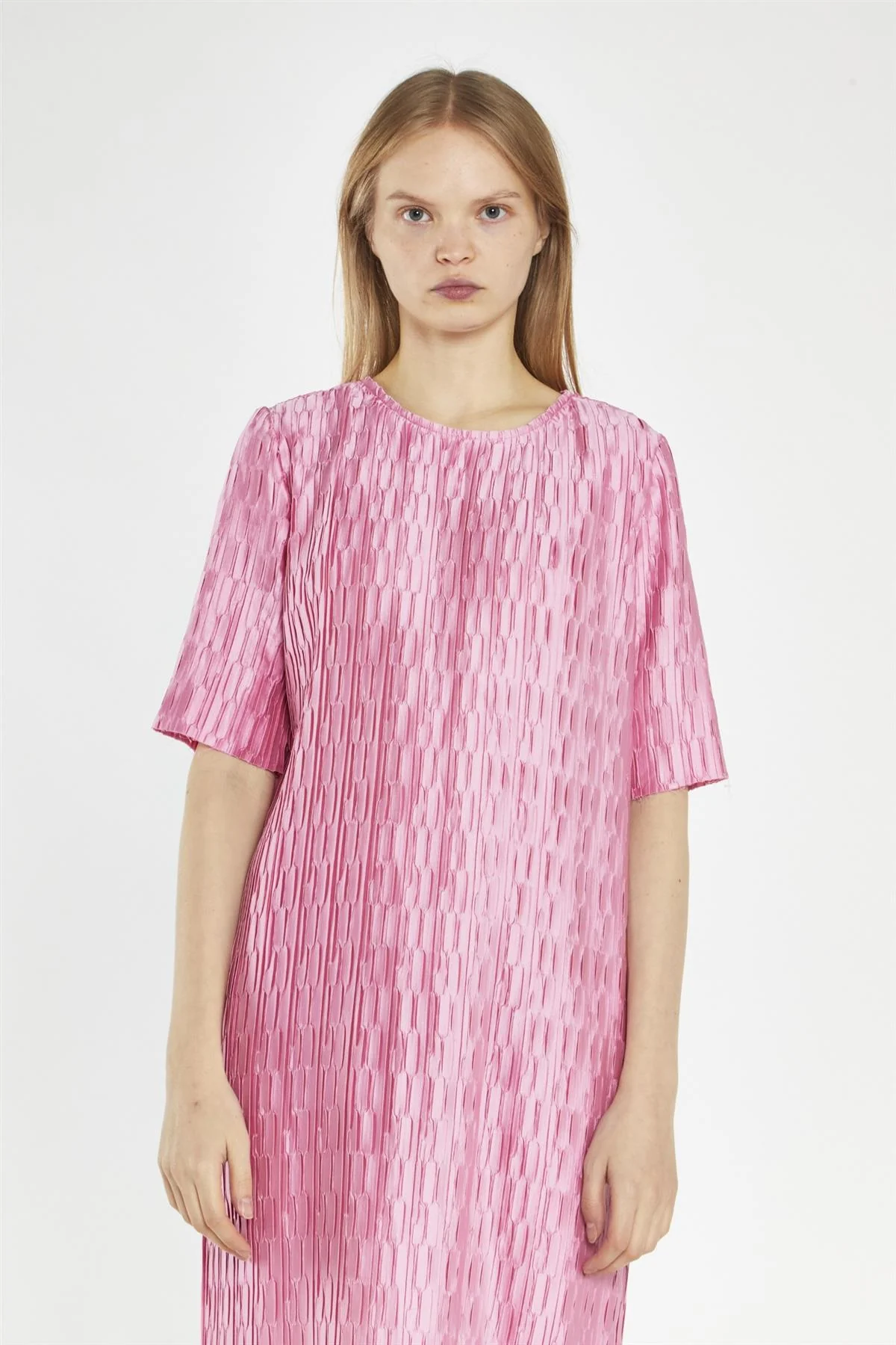 Pink Geo-Plisse Midi-Dress - Image 3