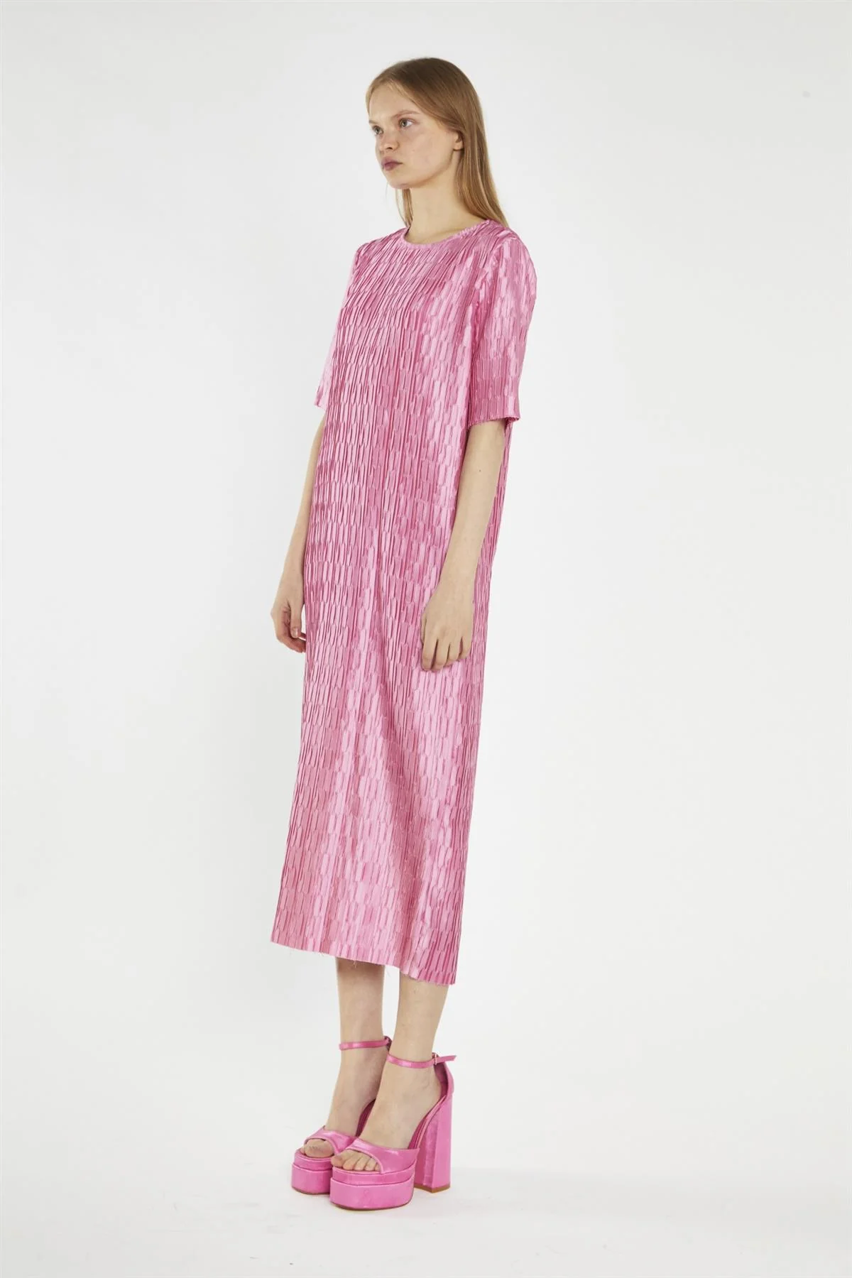 Pink Geo-Plisse Midi-Dress - Image 4