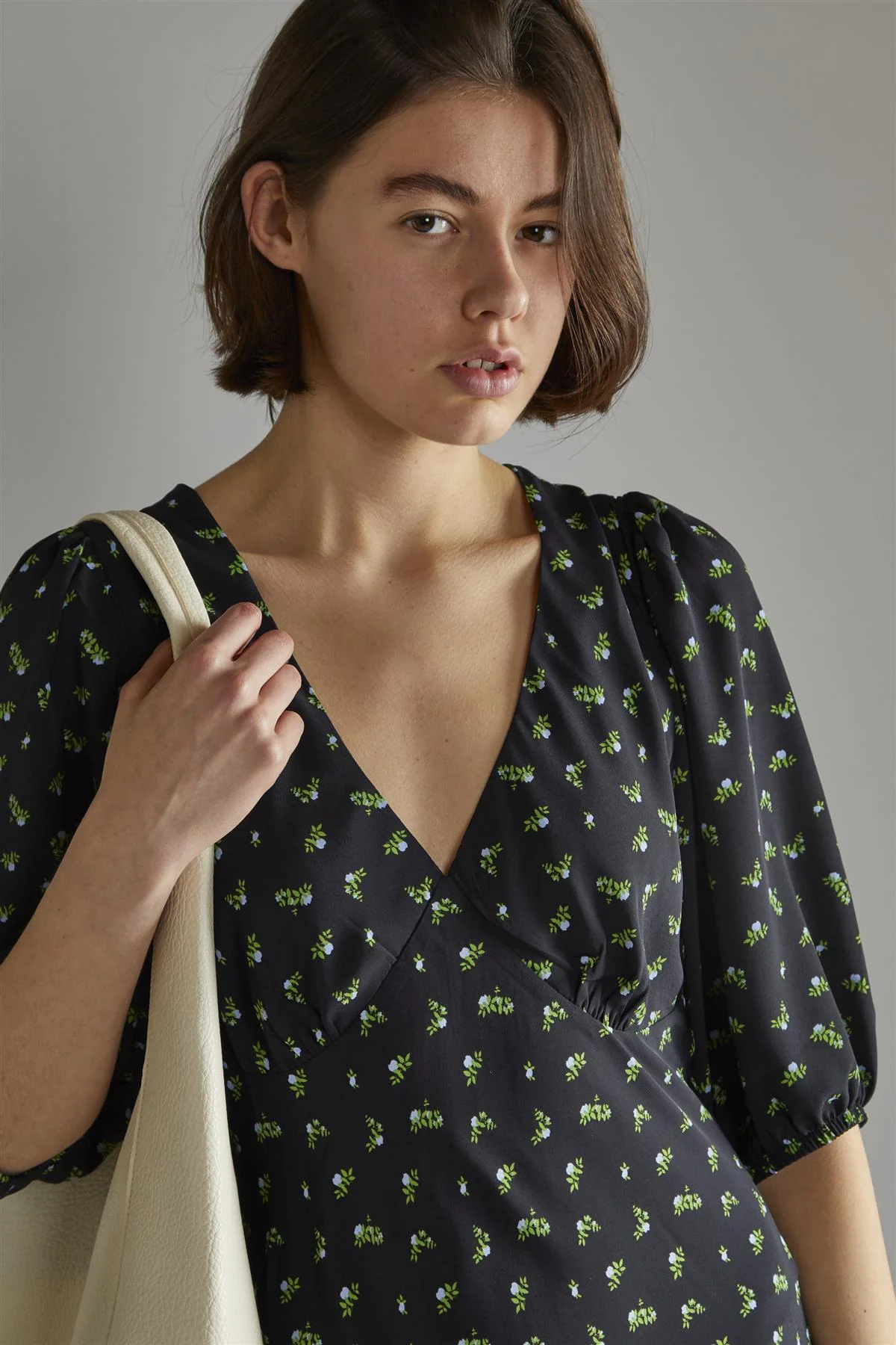 Pink Vintage Bud-Floral V-neck Tea Midi-Dress - Image 3