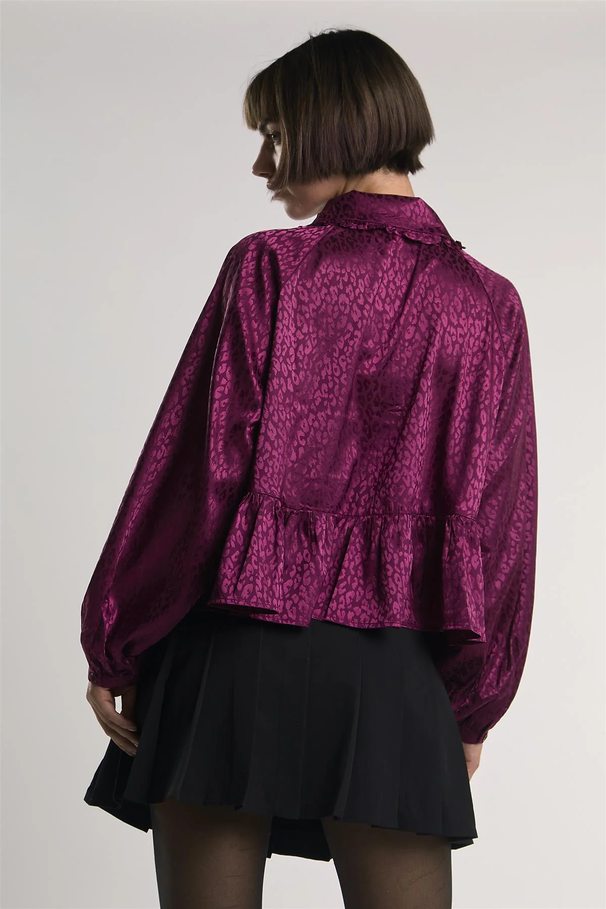 Plum-Leopard-Jacquard Long Puff Sleeve-Top - Image 2