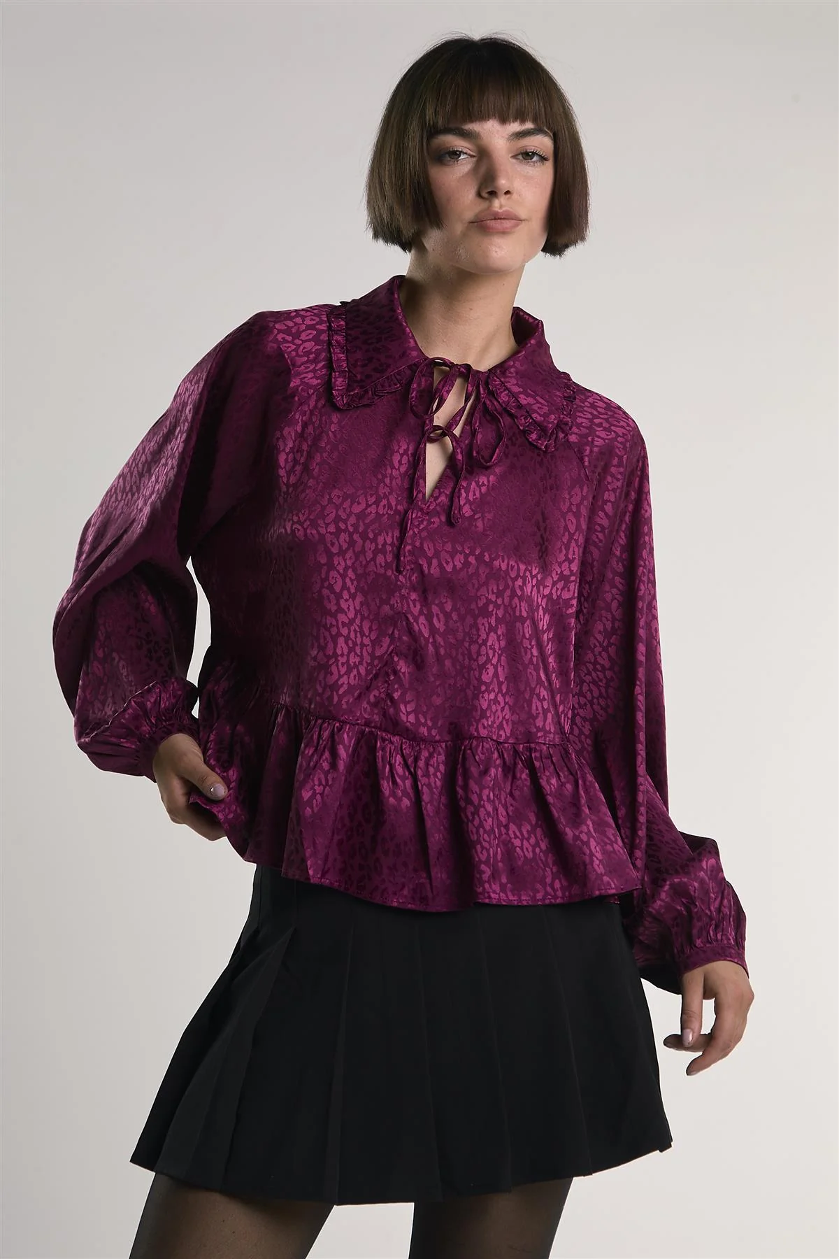 Plum-Leopard-Jacquard Long Puff Sleeve-Top - Image 3