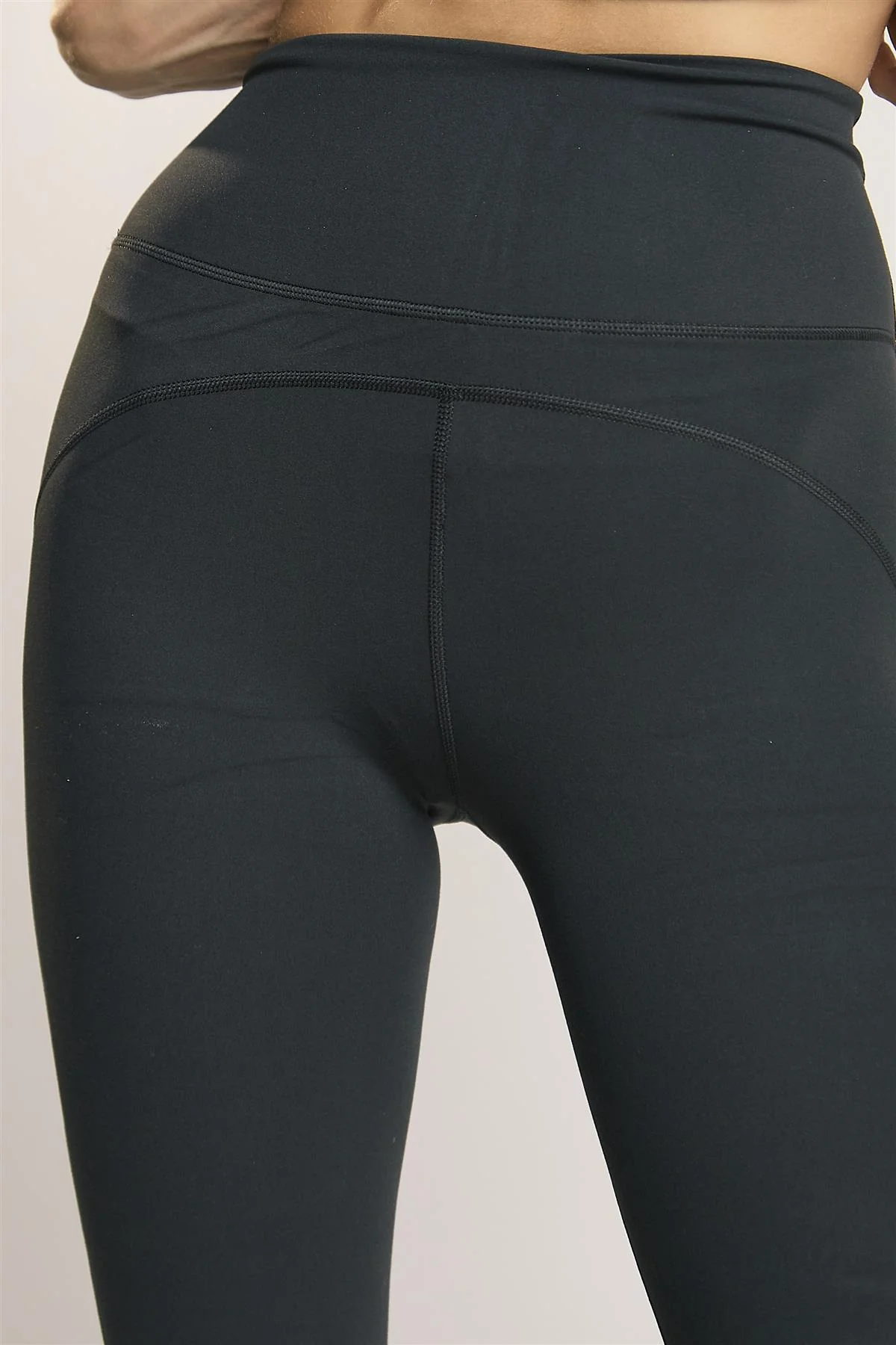 Signature Black Capri Leggings - Image 4