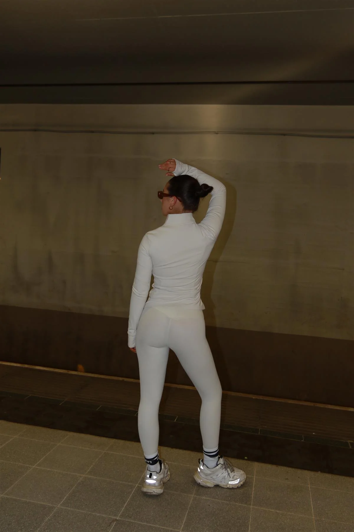 Signature Full Length Invisible Pocket Leggings - Putty - Image 2