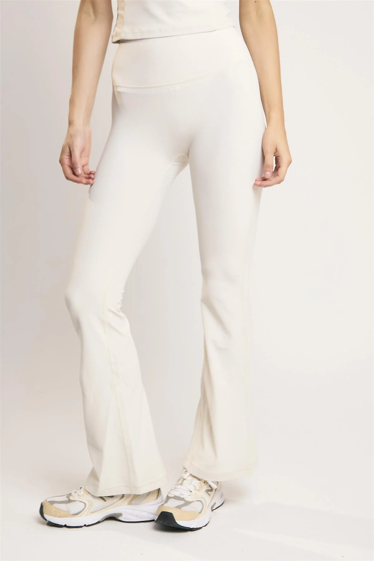 Signature White Flare Leggings - Image 3