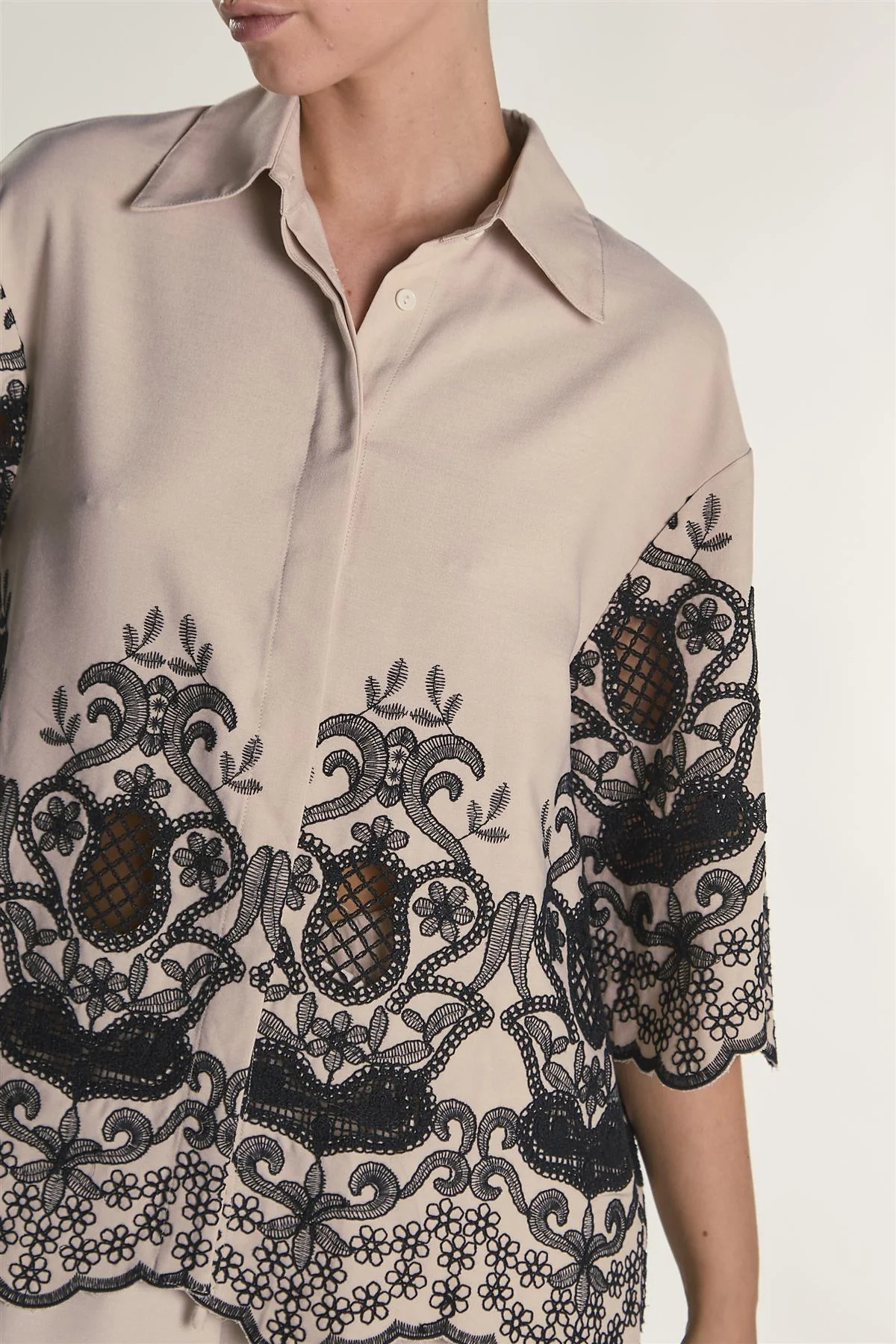 Stone Black Border Cropped Shirt - Image 3