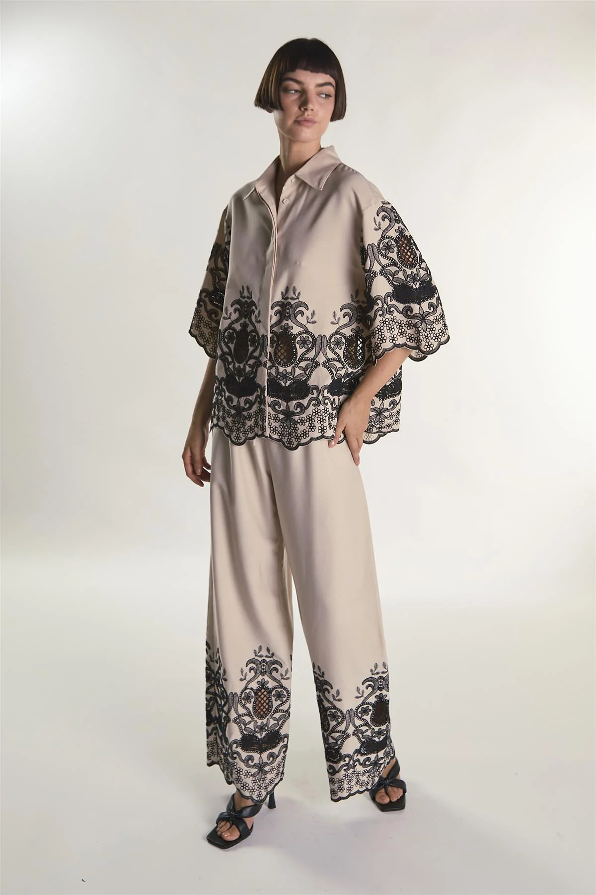 Stone Black Border Cropped Shirt - Image 4