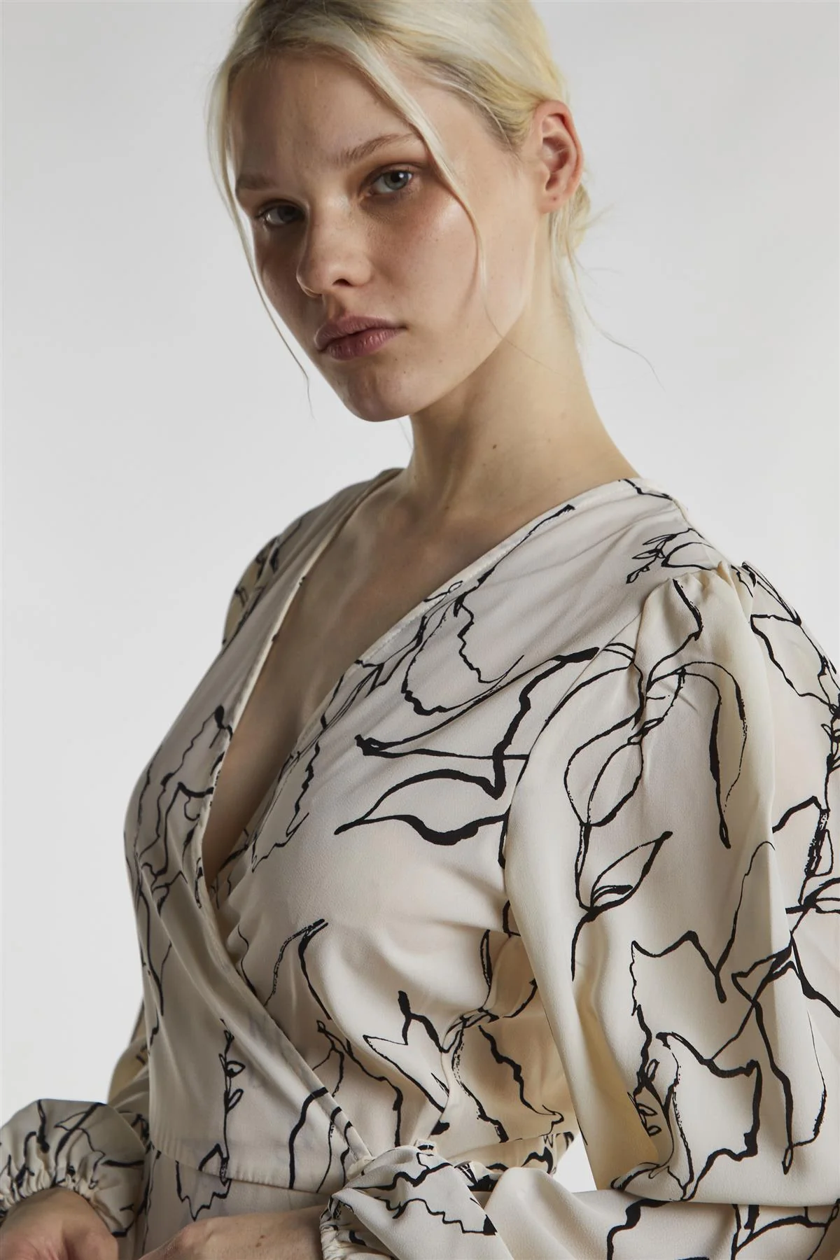 Stone-Sketch-Print Long-Sleeve-Wrap Mini-Dress - Image 4