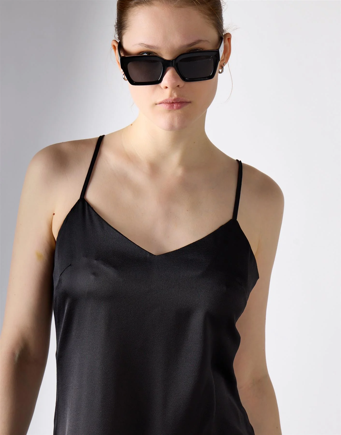 V-neck Open Back Midi Dress - Black Sateen - Image 3