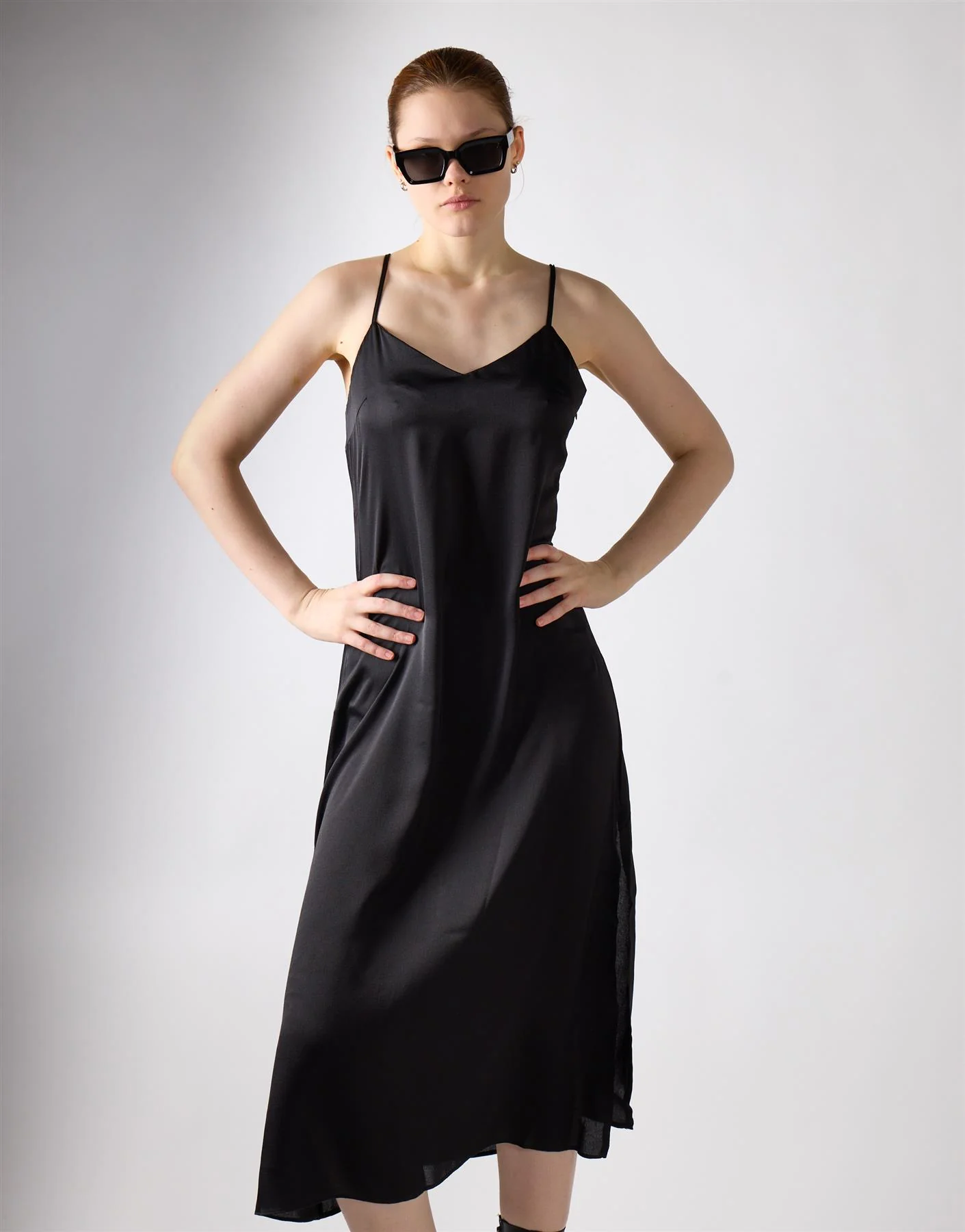 V-neck Open Back Midi Dress - Black Sateen - Image 5
