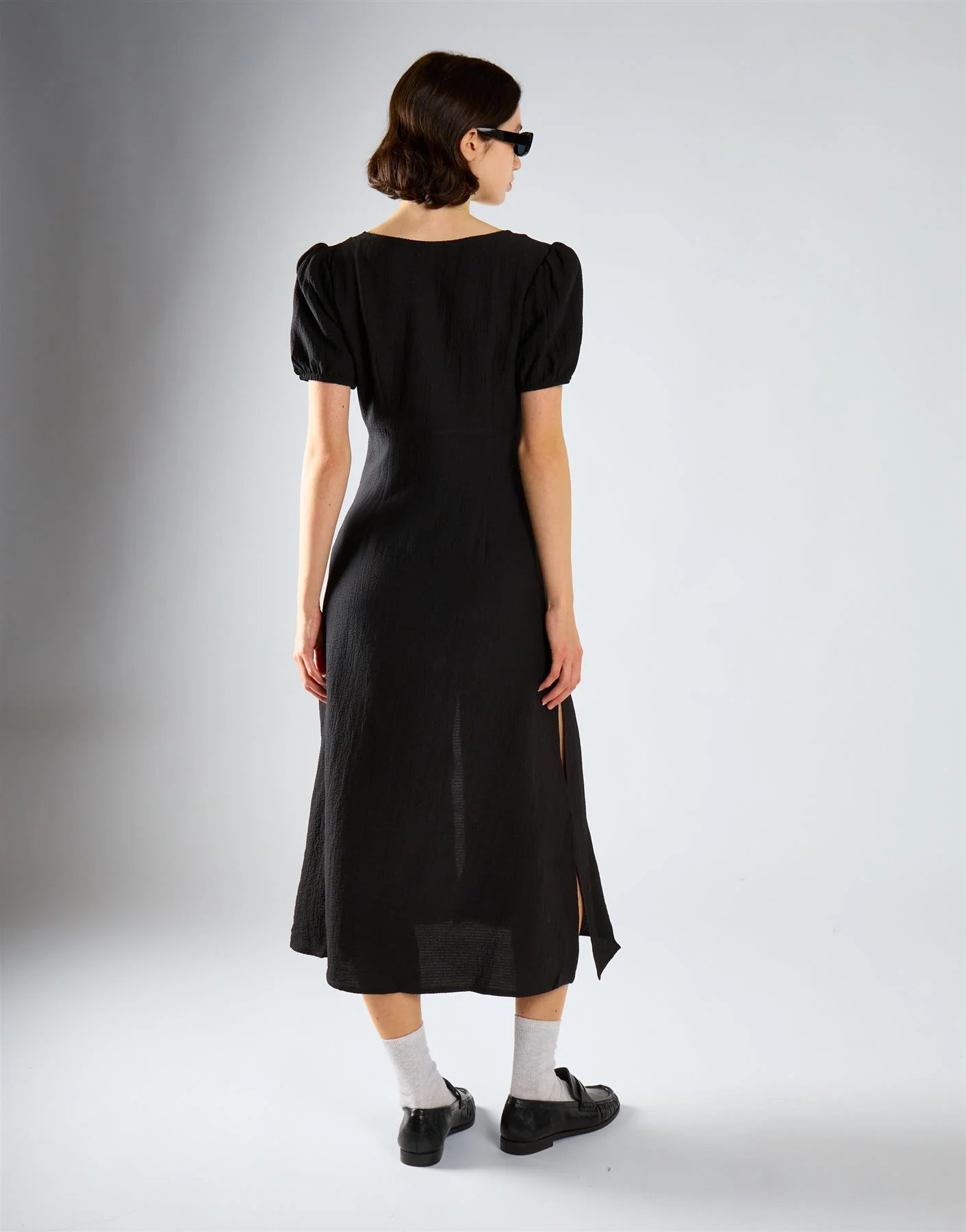 V-Neck Puff Sleeve Midi Dress - Black - Image 2
