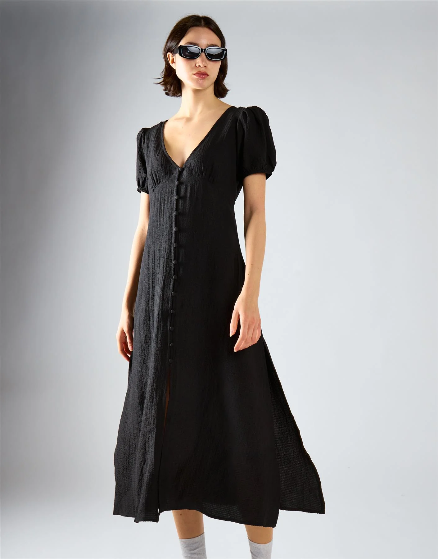V-Neck Puff Sleeve Midi Dress - Black - Image 3