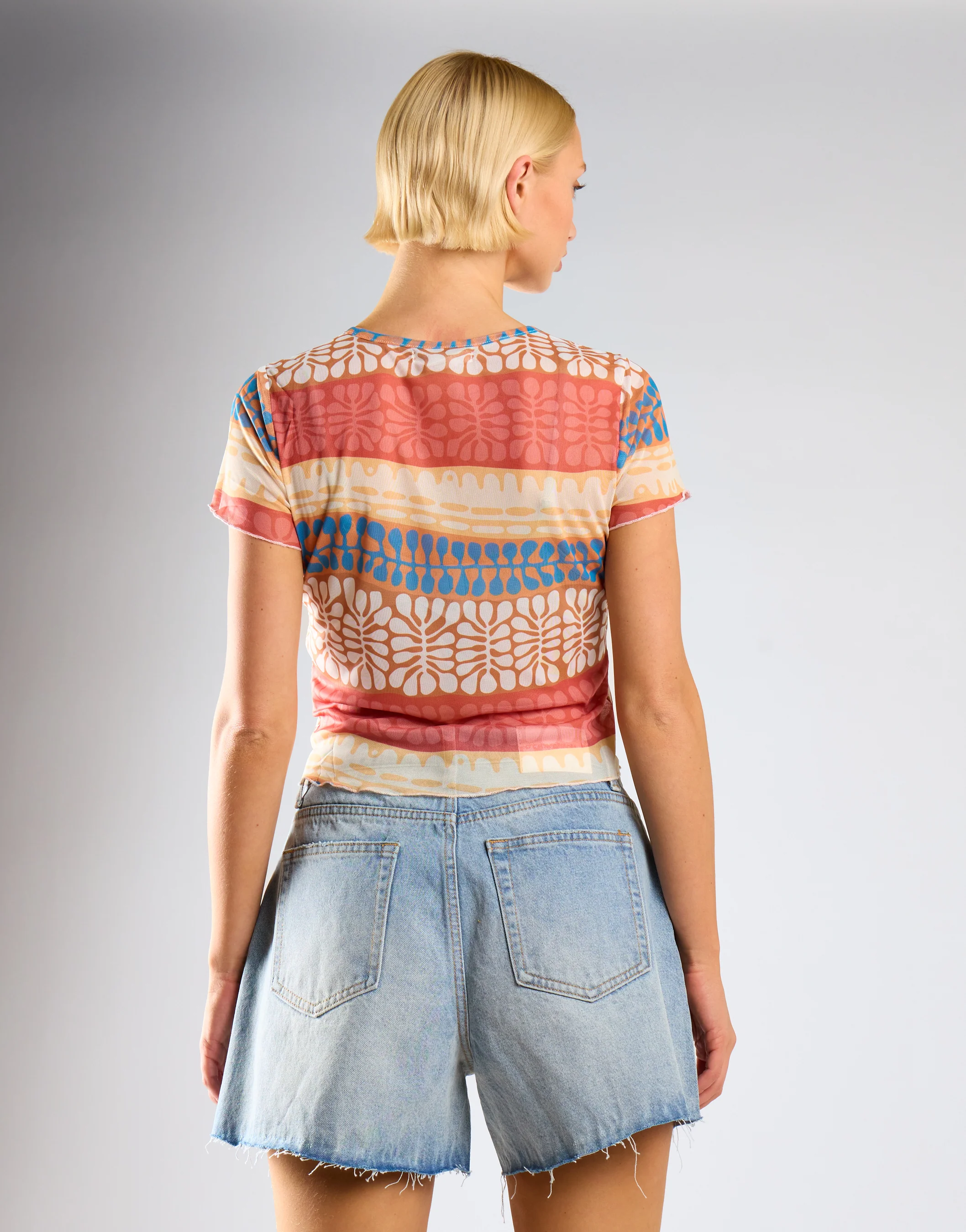 Vintage Blue Mid Rise Frayed Hem Denim Shorts - Image 2