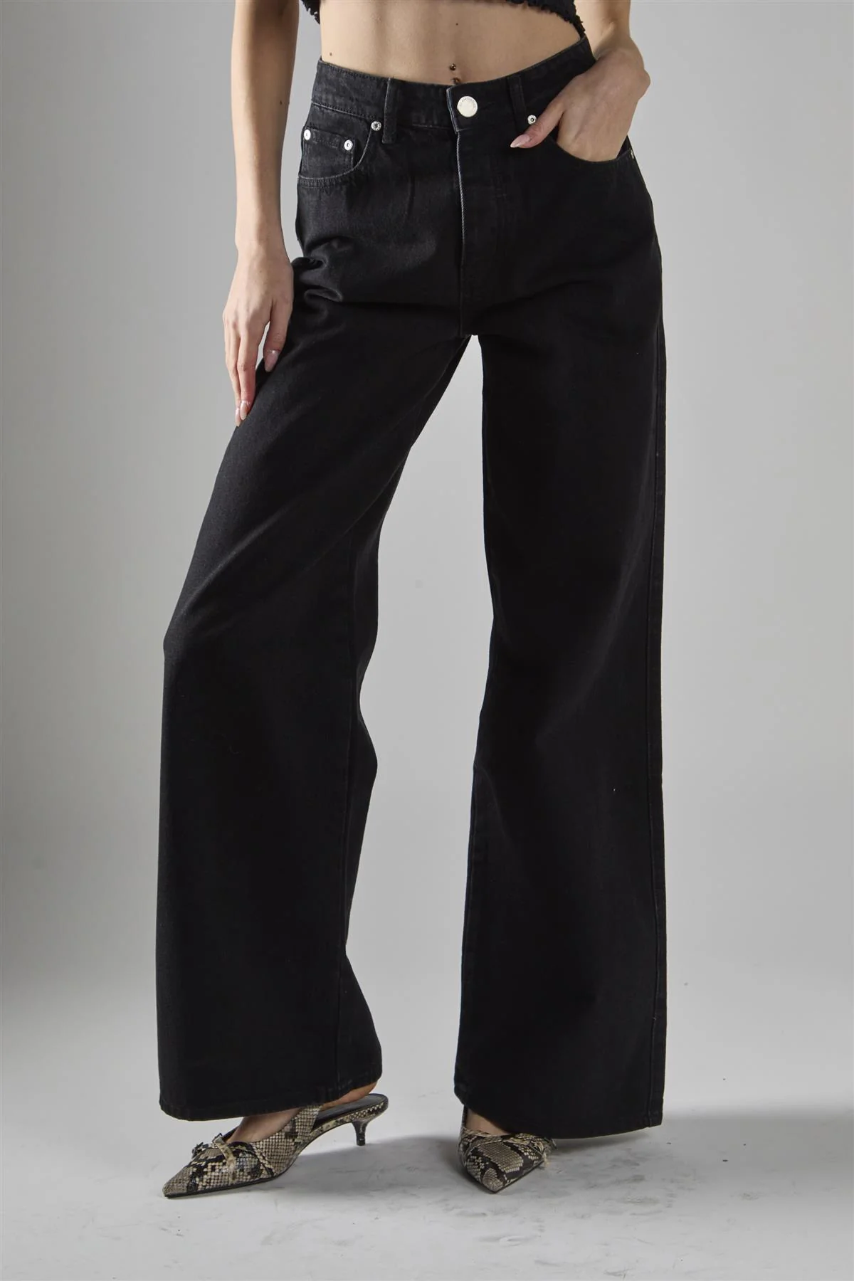 Washed-Black Wide-Leg Mid-Rise-Jeans - Image 3