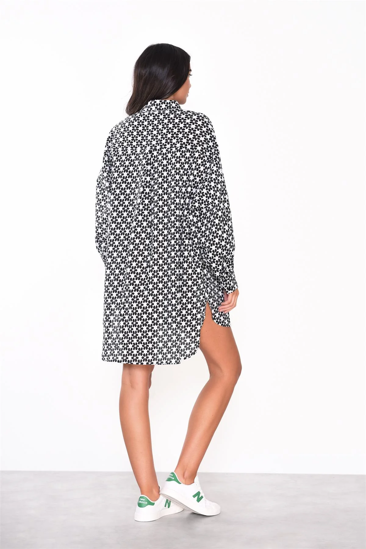 White-Black-Daisy Long-Sleeves-Mini-Shirt-Dresses - Image 2