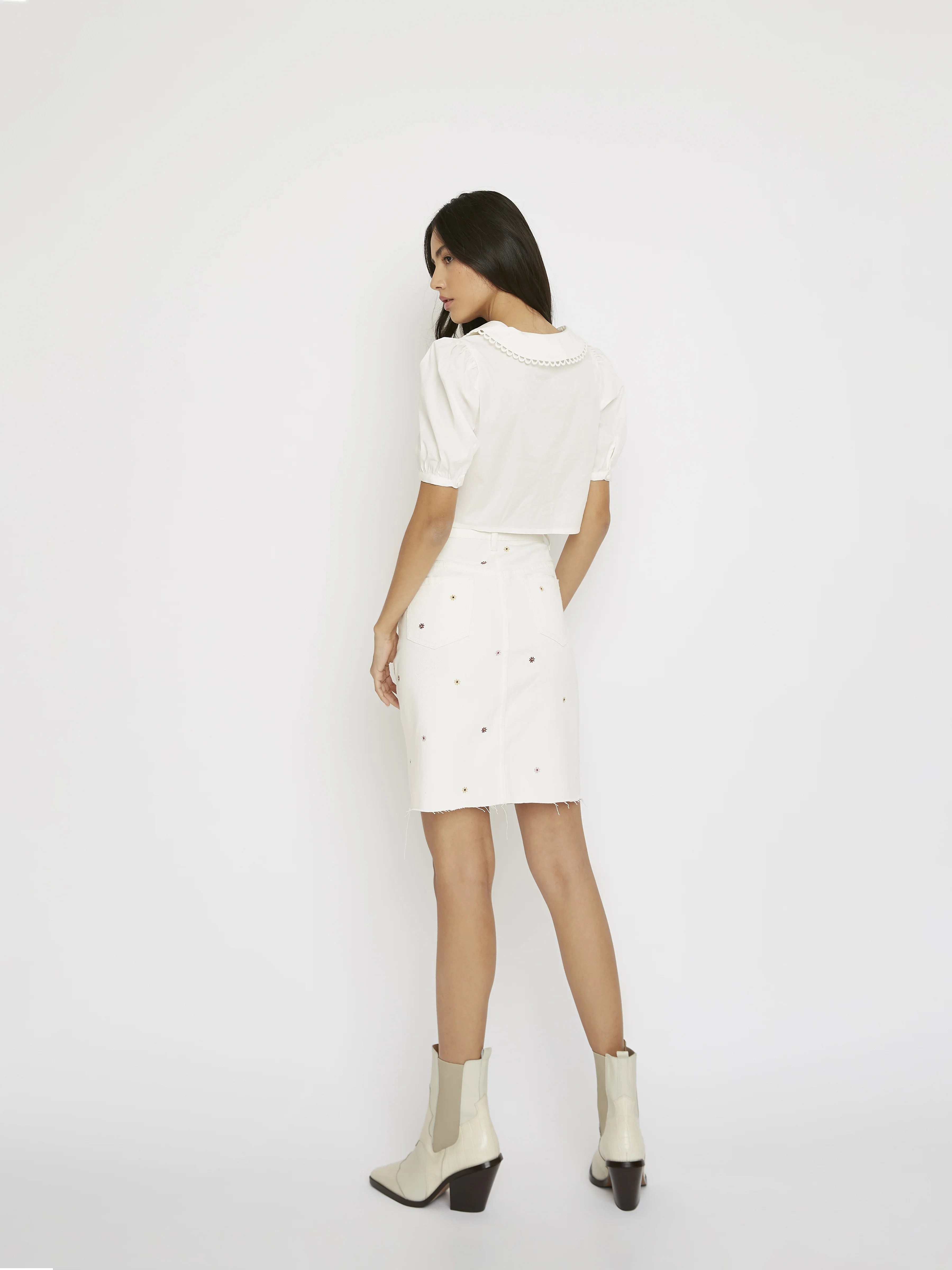 White Crochet Collar Cropped Blouse - Image 3