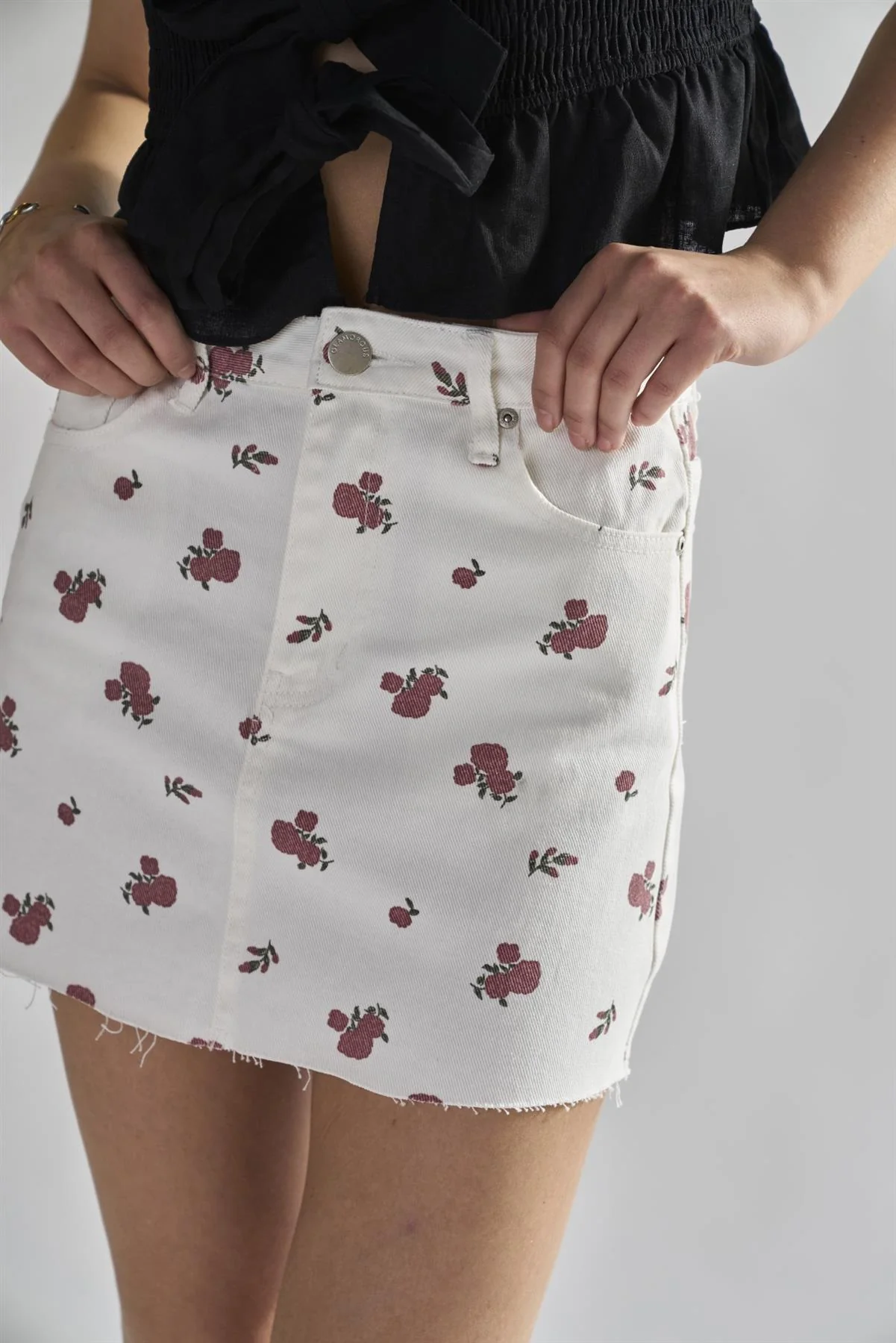 White-Ditsy-Denim Mini-Skirts - Image 4
