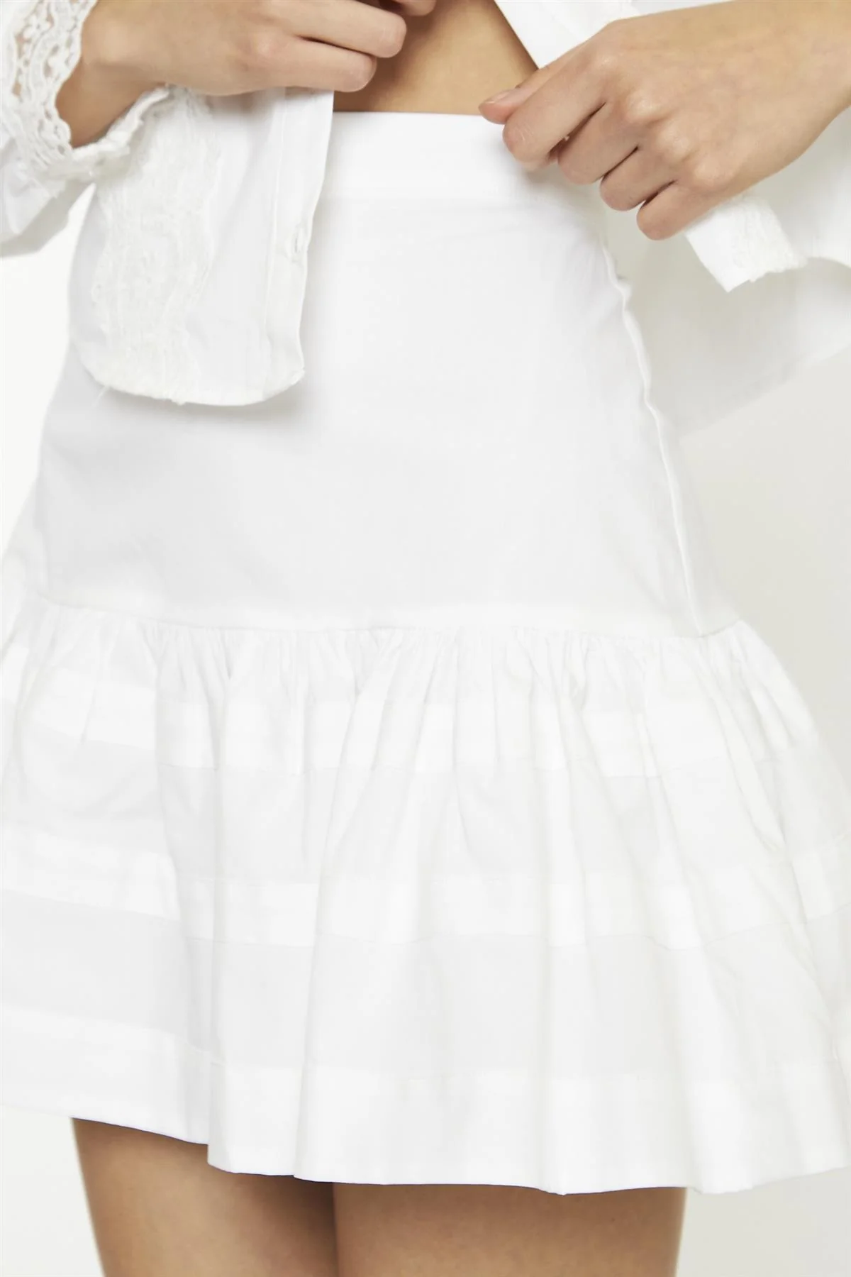 White Pleated Mini-Skirt - Image 3