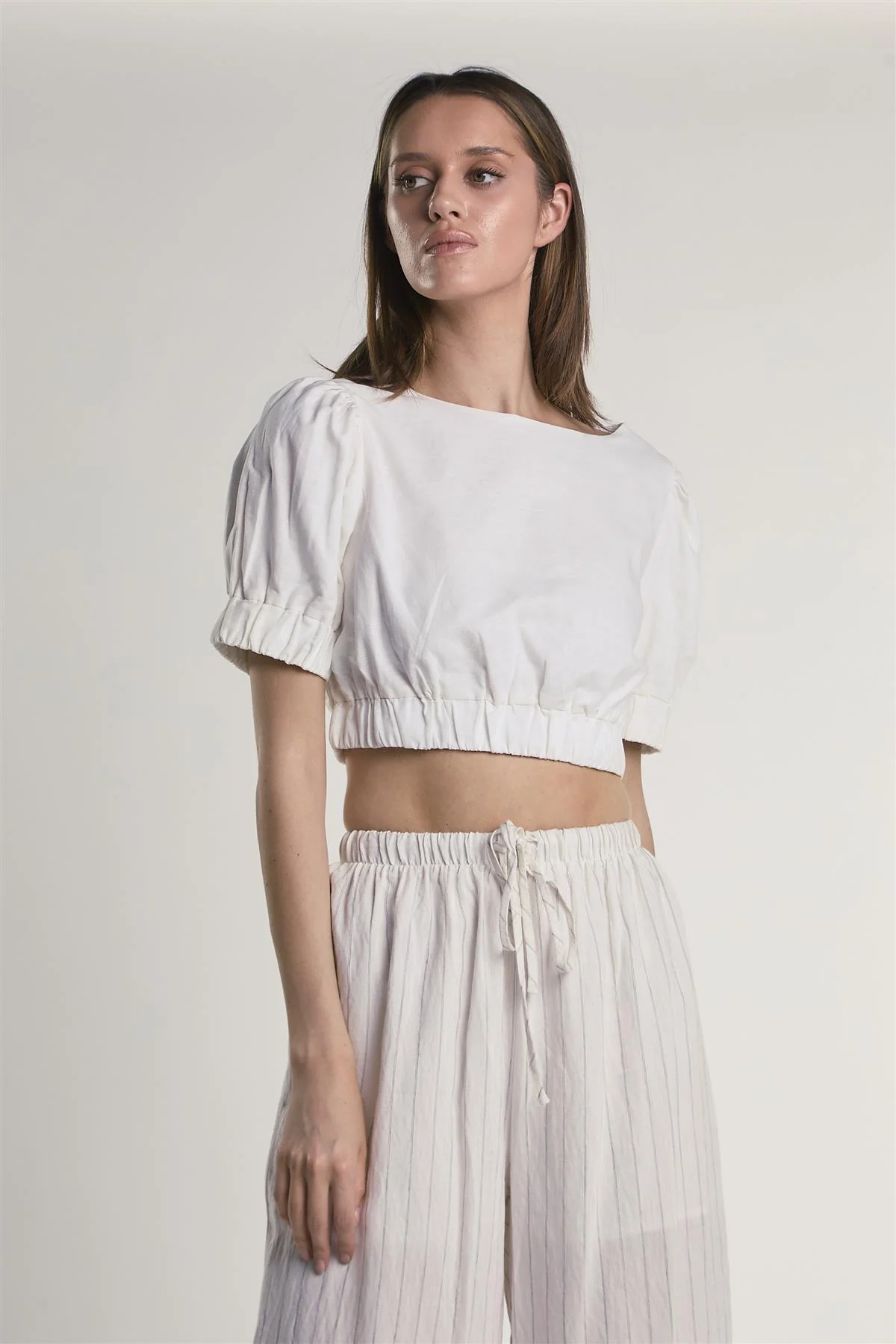 White Puffed-Sleeve Crop-Top - Image 3