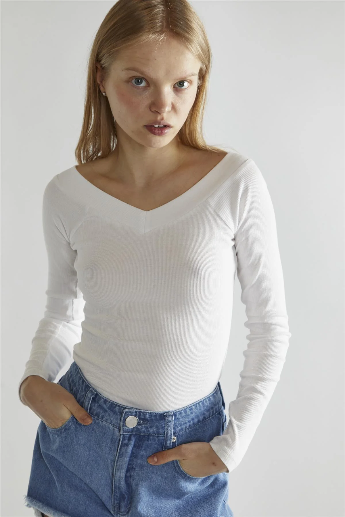 White-Rib V-Neck Long-Sleeve Top - Image 4