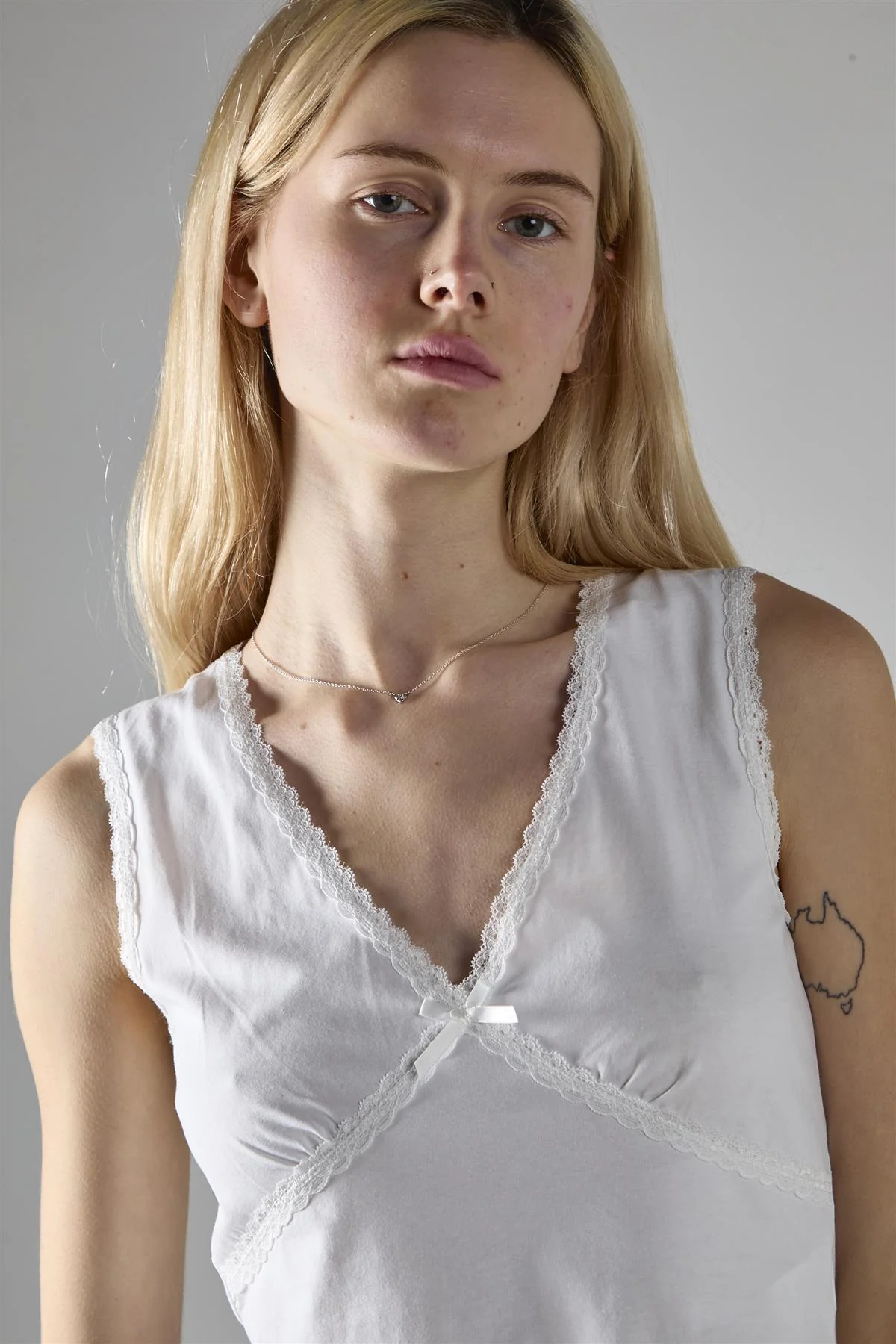 White V-Neck Crop-Top - Image 5